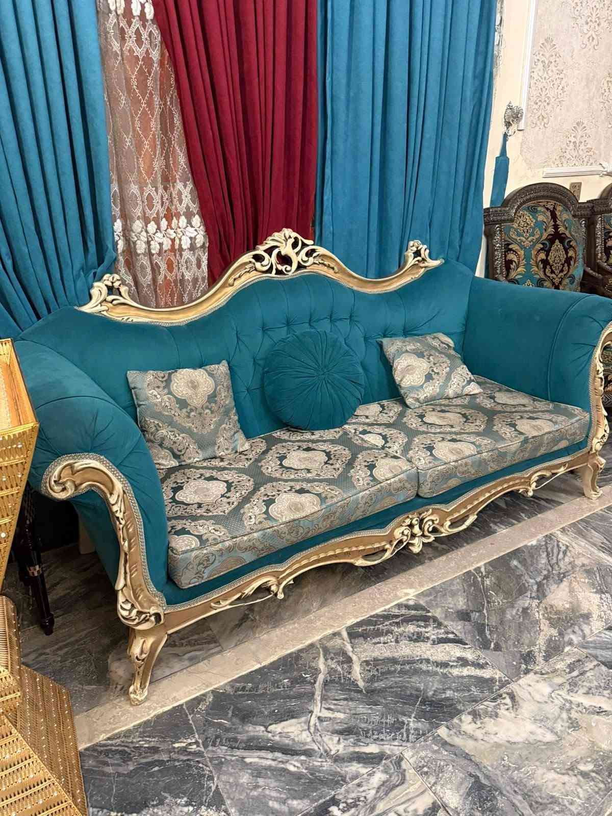 السلام عليكم
عدي تخمين قنفات  عشر مقاعد مليون وثاني هم عشر مقاعد  ٥٠٠
 نظيف جدا مع سيت طبلات واحدة كبيرة واثنان واسط
العنوان بغداد شارع فلسطين للاستفسار 
هاتف ‭***********
