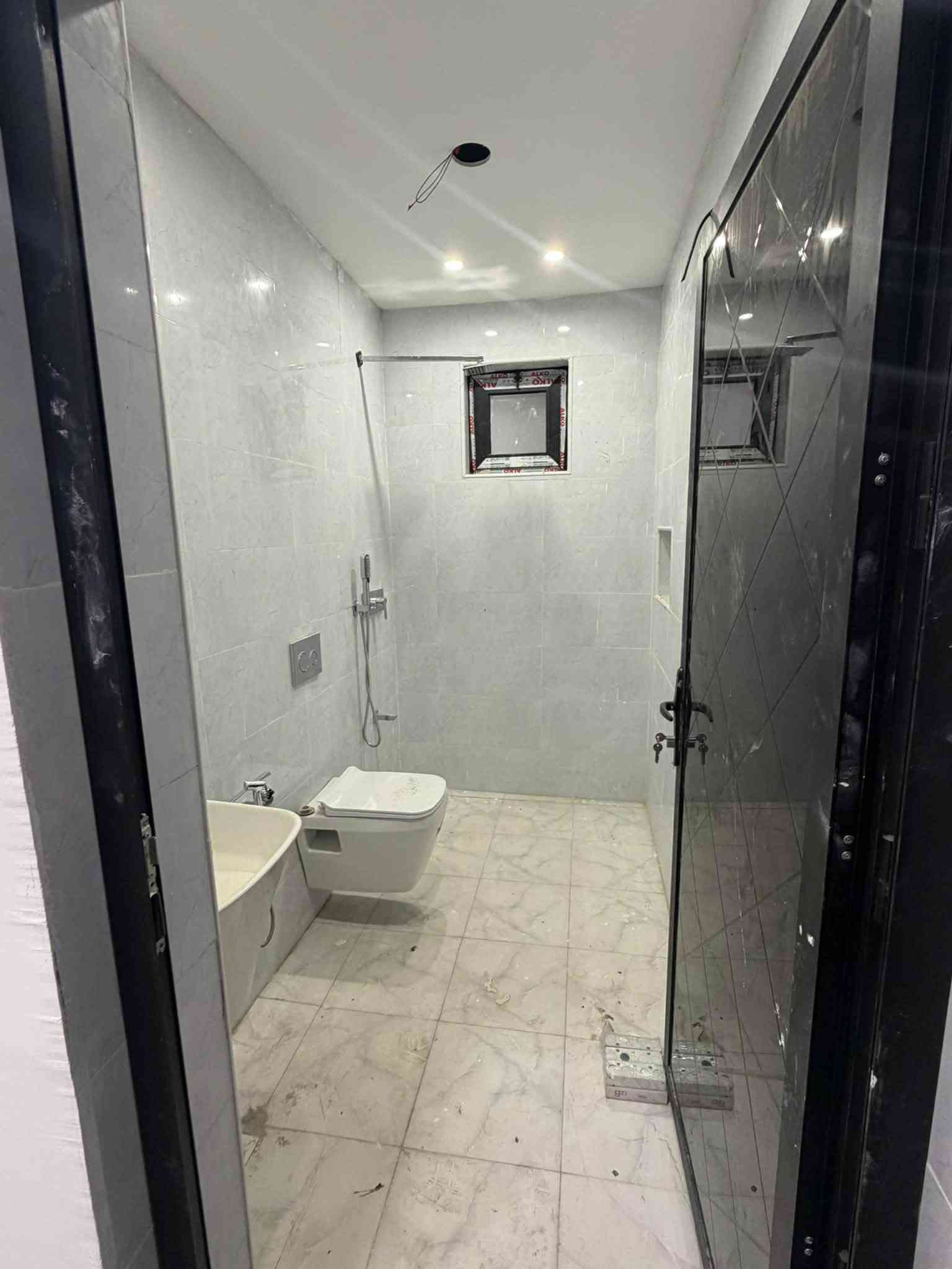 شارع مطار بغداد • ١٥٠م • غرفتين