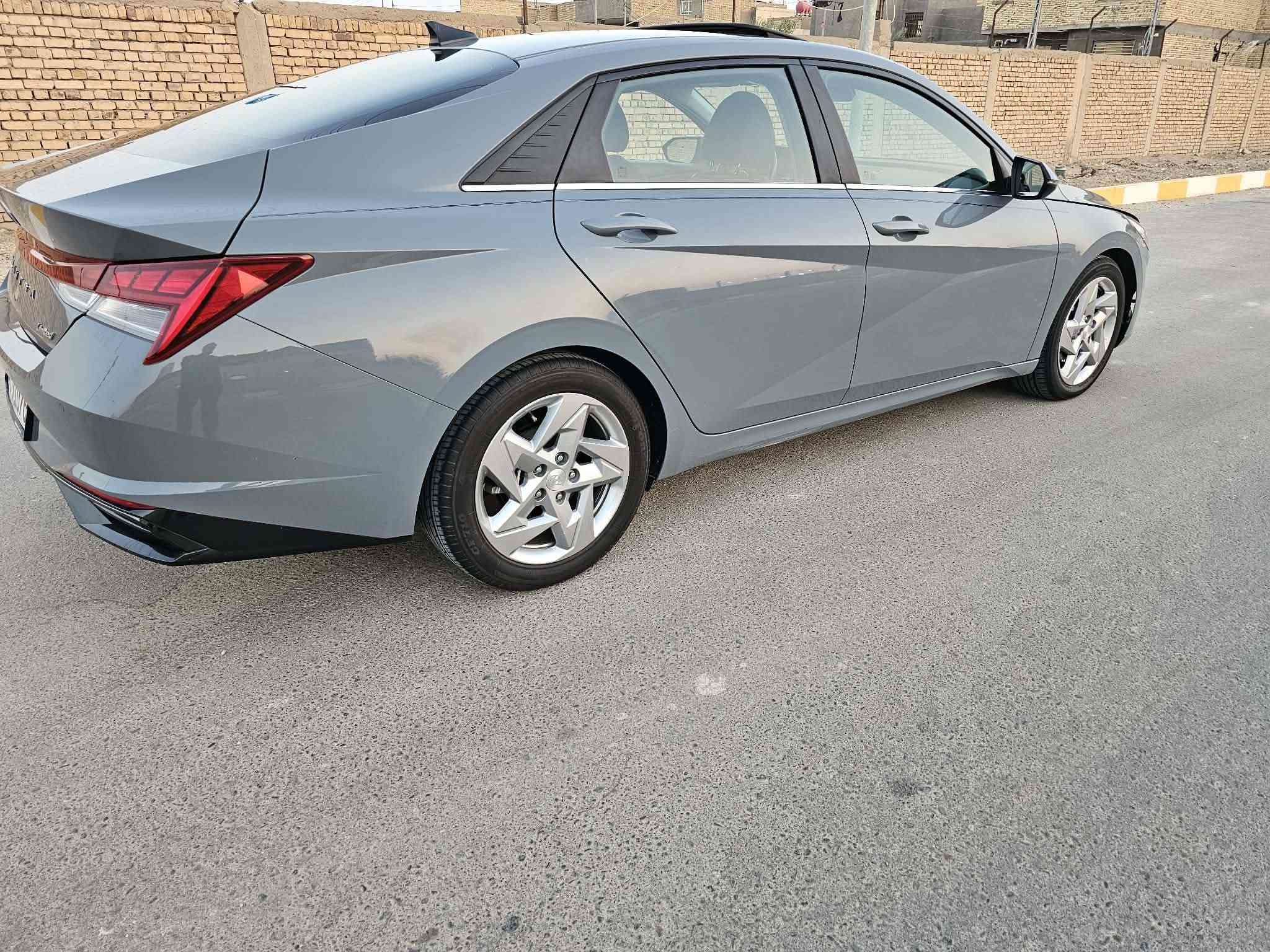 مكلف بالنشر
***********
النترا ٢٠٢٣ فول للأخير جيتي لاين 
ماشيه ٤٩ 
محرك ٢٠٠٠ دوش 
جديده اخت الزيرو 
حادثها باب السايق فقط بدون دواخل صور الحادث بالمنشور 
مكان السيارة الشطره 
لون اسمنتي مميز 
سياره جديده كلها ع وضع الشركه من الداخل والخارج 
سعرها ١٣٥ بيها مجال لشراي
