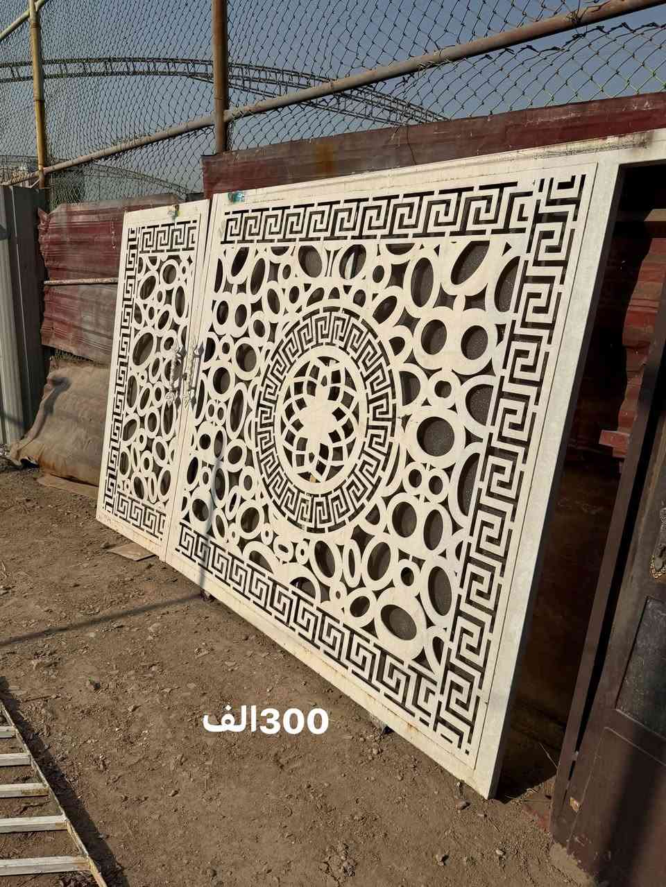 سلايت
عرض 3 متر 
مكان بغداد الشعله 
*********** نظافه 100/100

نص مكتوب في الصور:
- 300 الف
- 300 ألف