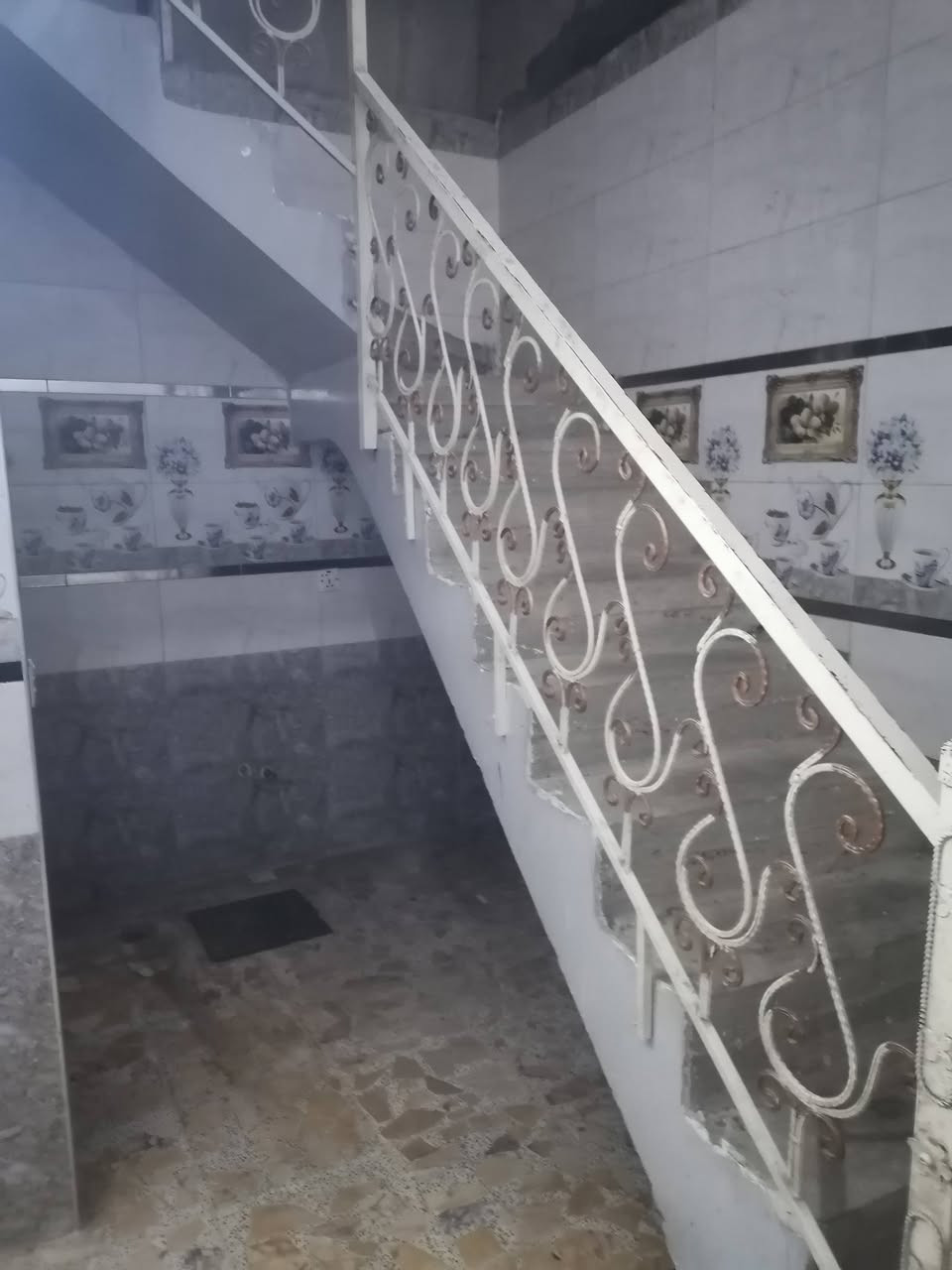 السلام عليكم
دار للبيع طابو صرف مساحتها 90 متر طابقين تقع في ابو دشير شارع الضغط وبالضبط قبل اسواق جدو اللي بنهاية شارع الضغط بفرعين

تحتوى الدار على مدخلين استقبال وحولي كبير بيه المطبخ وصحيات وغرفة نوم واحدة وصحيات خارجية

وفي الطابق الثاني 2غرفتين نوم والبيت عكاده الطابقين

للاستفسار عن السعر الخاص مفتوح

للاتصال *********** او ***********

لرؤية منشوراتي اكتب دلالية ابو كرار الشويلي للعقار وراح تشوف كل شي موجود واي شي يعجبك راسلني عليه وتدلل وانا بخدمتك ومستعدين لعرض عقاراتكم لدينا اتصل بنا واتس اب او ماسنجر وبالخدمه

