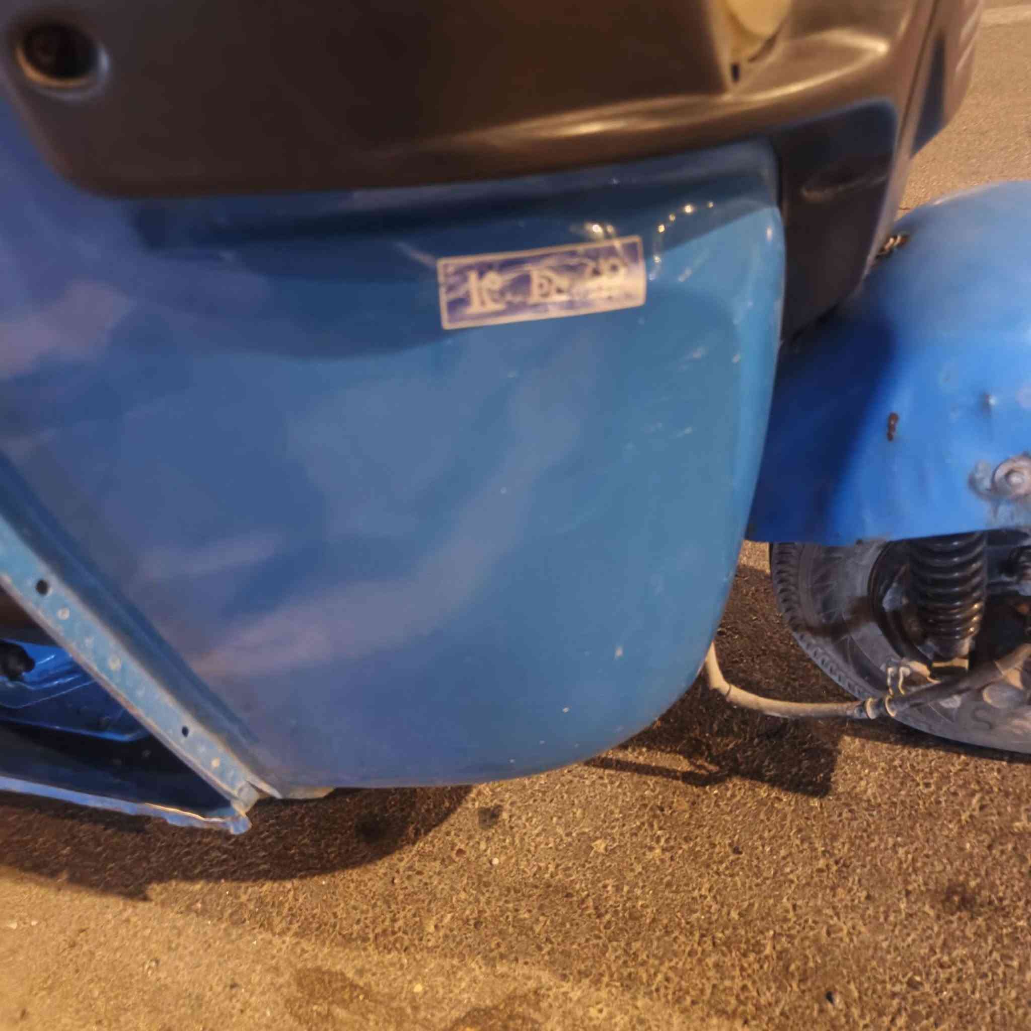 السلام عليكم تكتك موديل 22 رقم وسنويه انكليزي بيها صفحه راجعه وبيها طخات بسيطه المكينه مكفوله تكتك حلوه وجاهزه السعر قفل 7400 للاستفسار ***********

