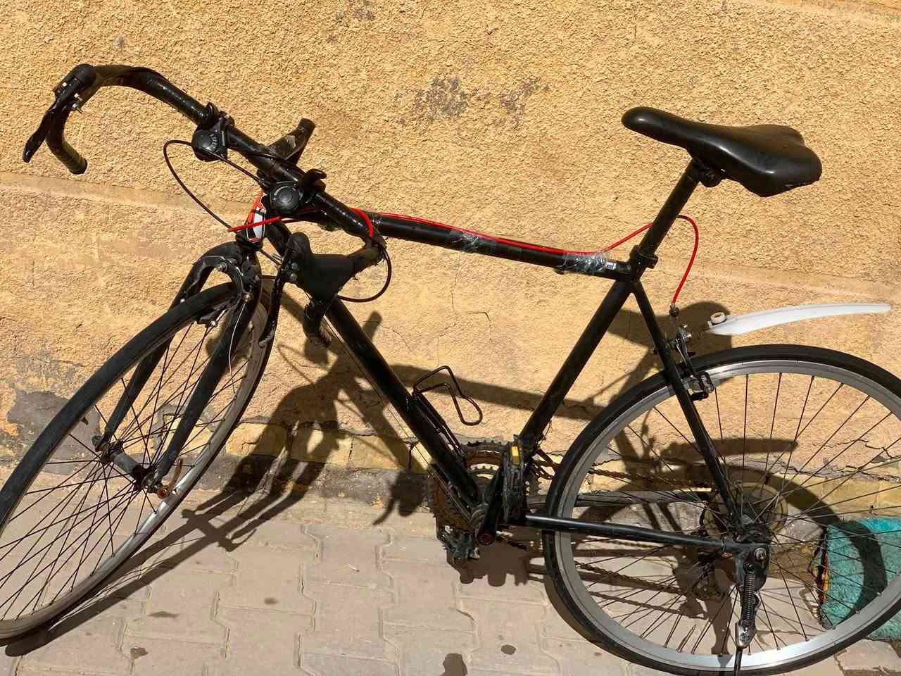 سلام عليكم /بايسكل c700/للبيع /نضافه 80/100 /مآبي نقص فقط البريك إلمامي عاطل /والباقي كله شغال/السعر 90قفل قفل /مكاني بغداد شغله شارع ستين عل غربي /رقمي ***********
