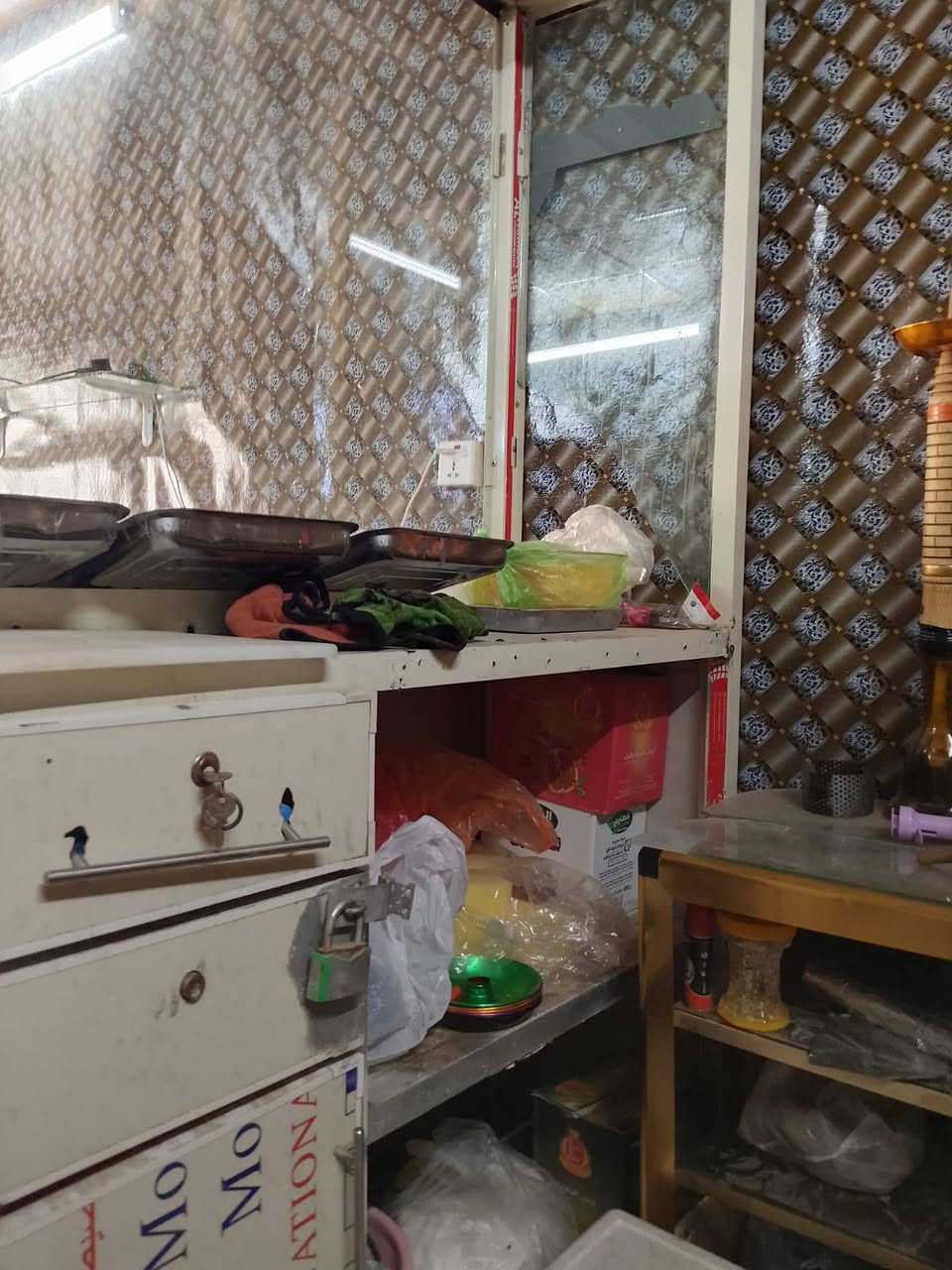سلام عليكم محل للايجار في حي الصناعي بلوك الثاني مجهز بكافة الاغراض للاستفسار الاتصال على الرقم 
،***********
