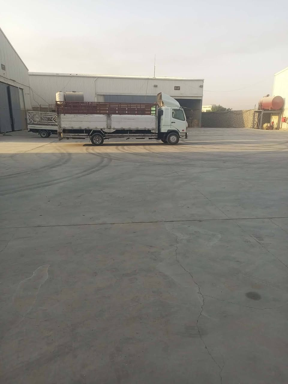 سلام عليكم فوزه البيع سته وربع سياره جاهزه تبريد ثلج مكينه ١٦كسل شيطان  بسمي مكان سياره بغداد سعر ١٤٠.    
***********

