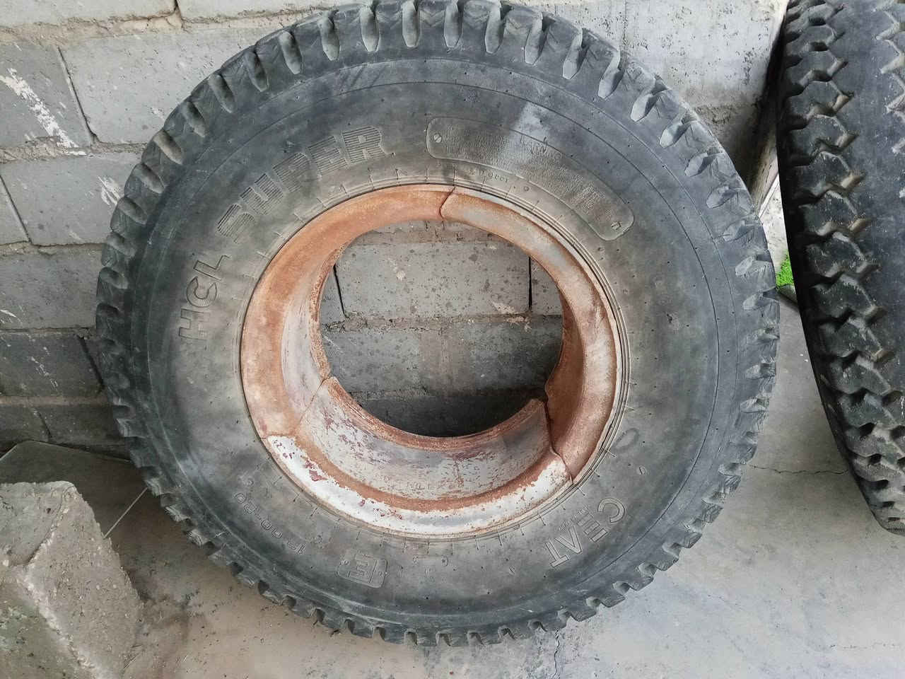 سلام عليكم للبيع تايرات 1200/20 مكان بابل/***********/‏‪***********‬‏
