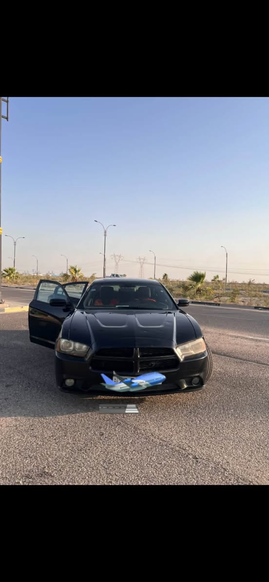 جارجر14فول مواصفات 
متومه أربيل
بيها كصتين
مكينه اتبخر
سعرها30وبيها مجال قليل 
مكانها بصره ***********

نص مكتوب في الصور:
- 85 1:29 24 يونيو 5:46 م