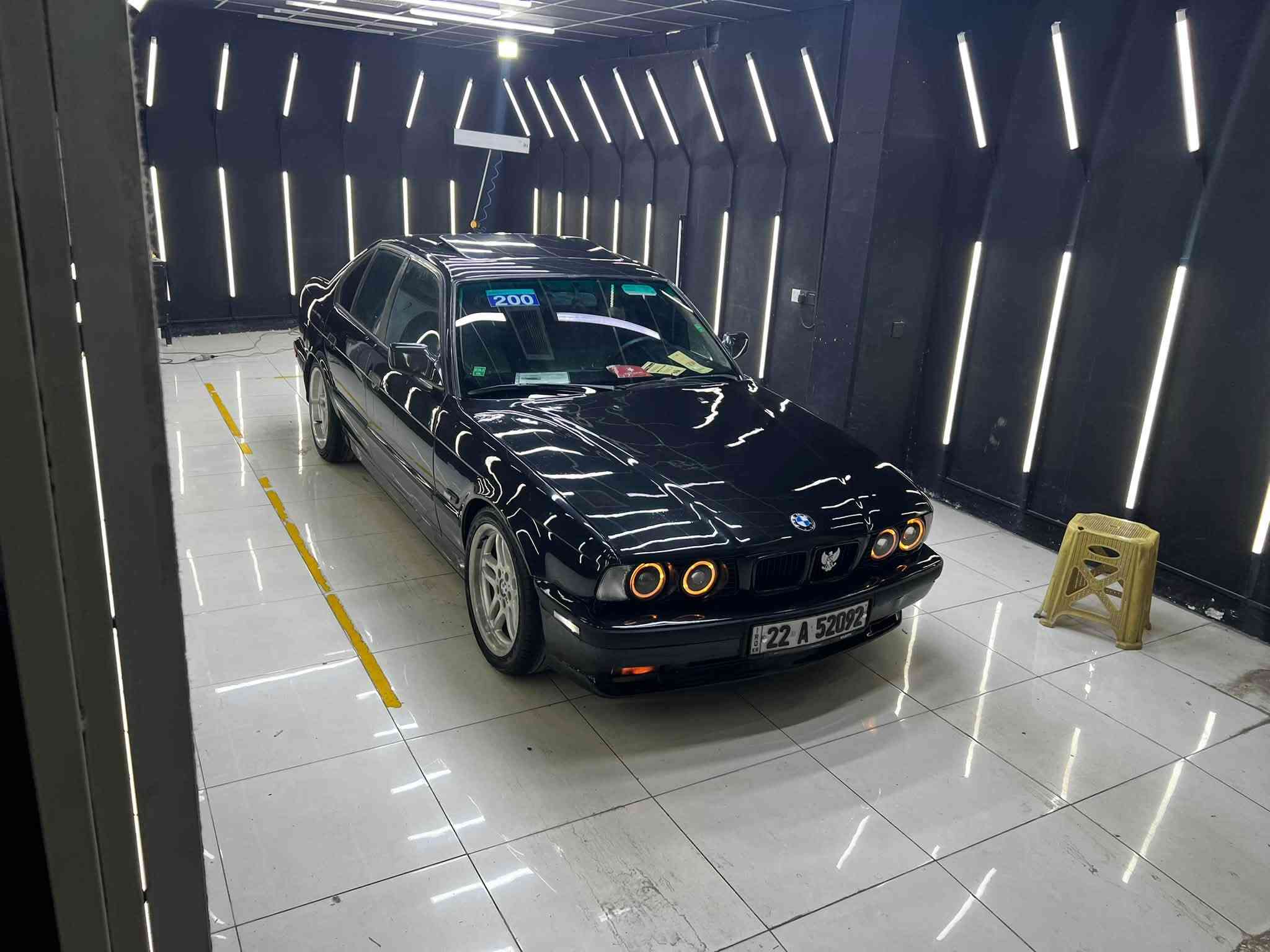 سلام عليكم 🫡 
بيئم دبليو 1993 فول فول مواصفات ☝🏽
اصل فصل 525 گير توماتيك بلادي 💯
السياره من الدعاميه للدعاميه كله بلادي 👍🏽
سلايت كهربائي + كشنات جلد + كشنات تدفئه 
تبريد ثلج ثلج 🥶 + لايتات زينون + لايتات حلقه 
بجم عريض + وياله و دعاميات M + دبل ايرباك 
بريك ABS + ماشالله بحياتي ماشايف هيج تبريد بارد 🥶
گير محرك بشرط بل باكيت لا صرف لا بخار كلش جديد 🆕 
الله شاهد سياره مال جناي شغل و اطلع دينار مصرف مابي
تخم تايرات جديد + صدر امامي خلفي جديد + دسكات جديد
السياره بدون ضربه + بدون خياس + فقط صبغ جماليه فقط ماشاءلله ماباقي هيجي سياره نضيف الي يشتريها يشوف الف خير
رقم اربيل رقم سنويه هزه كله جديد بسمي شخصي لحد 2031
العنوان ~ كلار قضاء سليمانيه 📍
السعر ~ 77 ورقه وبيها مجال 💸
الهاتف ~ ***********
اخوان السوك كلشي بي حتى ب 20 ورقه اكو بس كلشي بسعره 
ملاحظة ~ تجي اذا مو مثل المنشور و مو مثل الصور مصاريفك عليه

