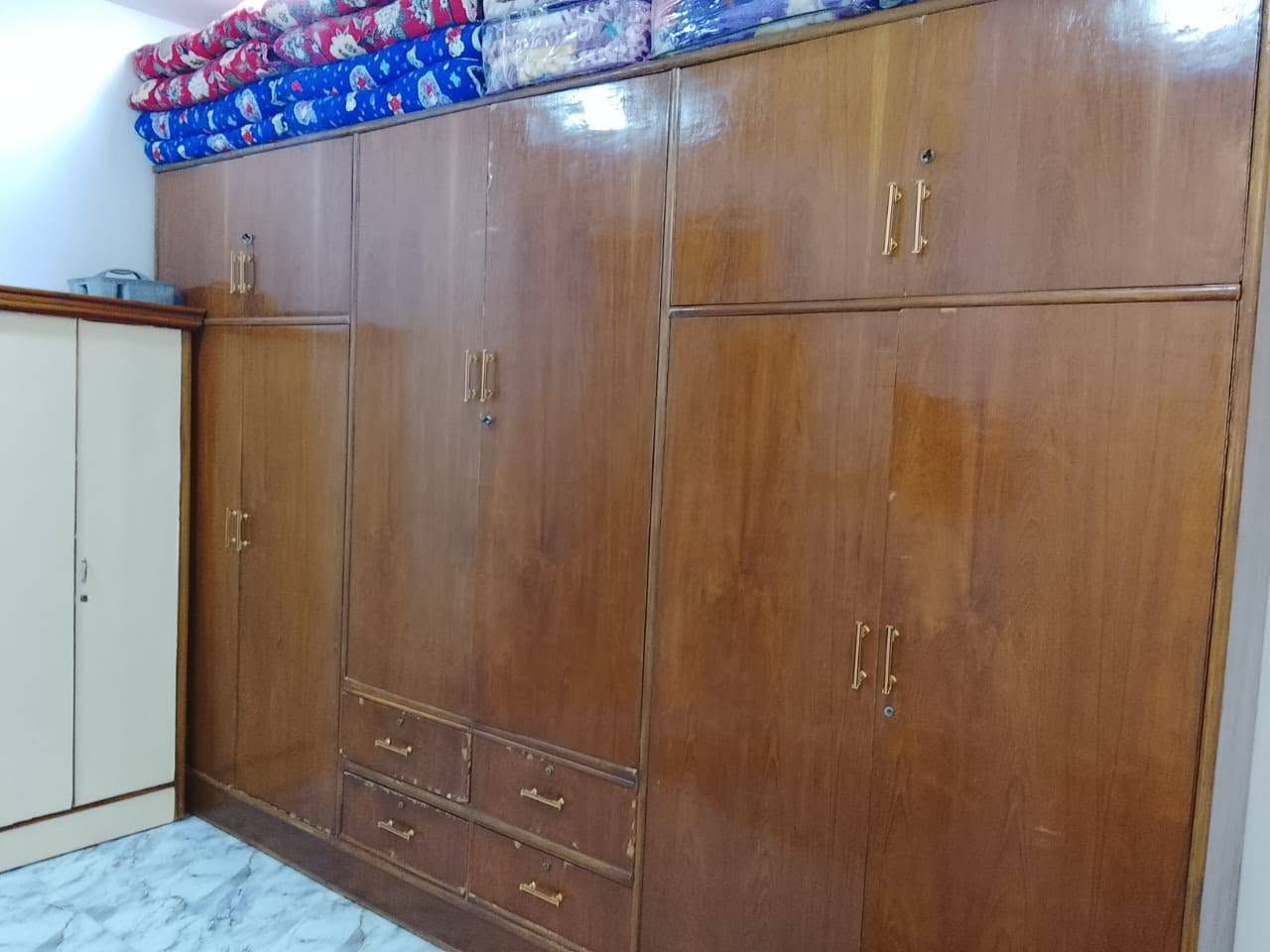 سلام عليكم كناتير عدد 2للبيع صاج درجه اولئ الواحد ب 200 +مجرات للبيع .مستعجلين عل بيع عنوان بغداد الشعب قرب سوق 4الاف ***********
