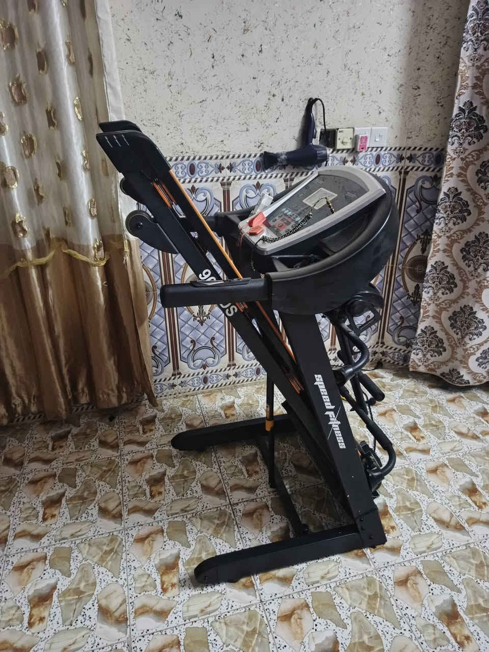 جهاز جري للبيع ب 200 الف وبيه مجال جبلي دبل ماطور ***********
بي واتساب

