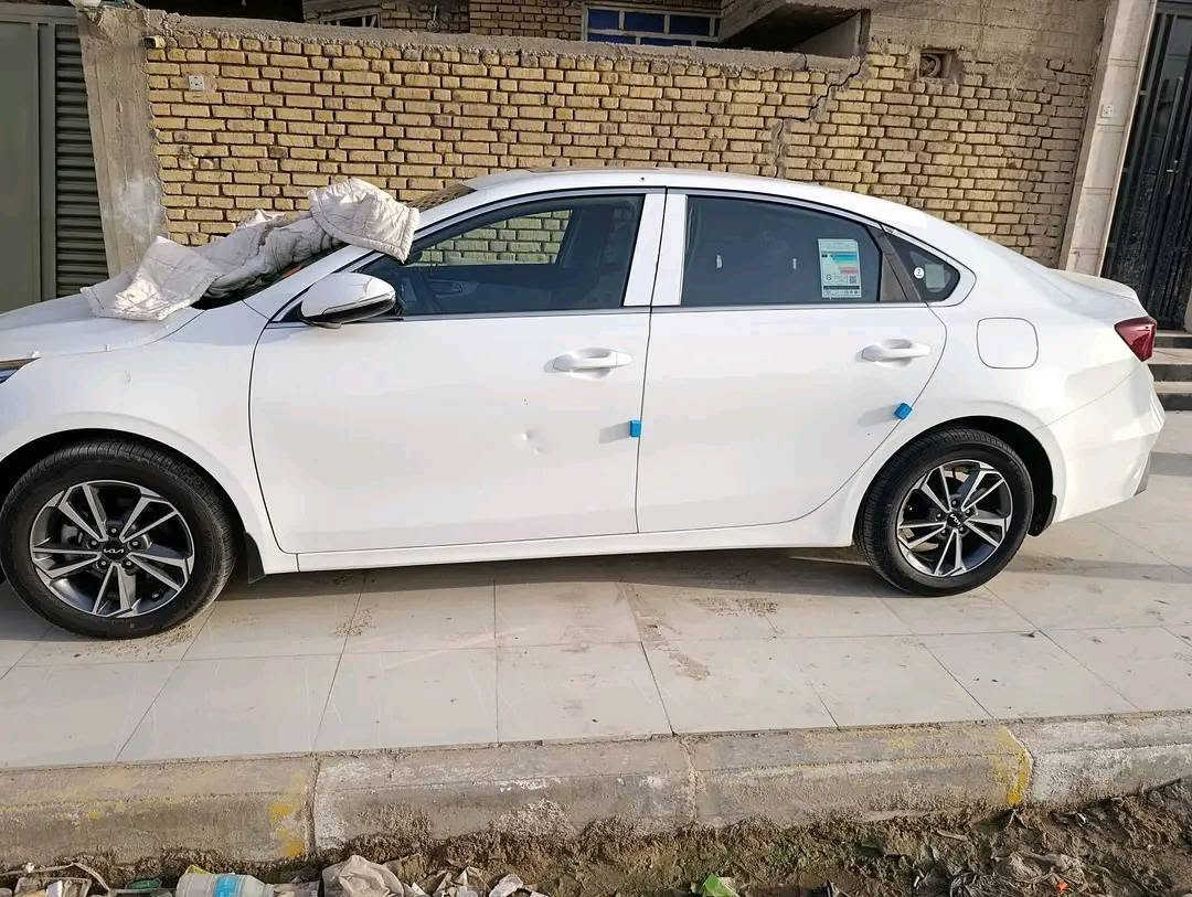 سلام عليكم سيراتو موديل 24 
فول سياره 
رقم بغداد 
ماشيه 31 
اشاير ب المري 
فتحه السلايد روف 
تحكم 
حساس خلفي 
شاشه 
تبريد قطعتين 
دواخل بيجي 
سعر 185 
وبيه مجال الشراي 
***********
