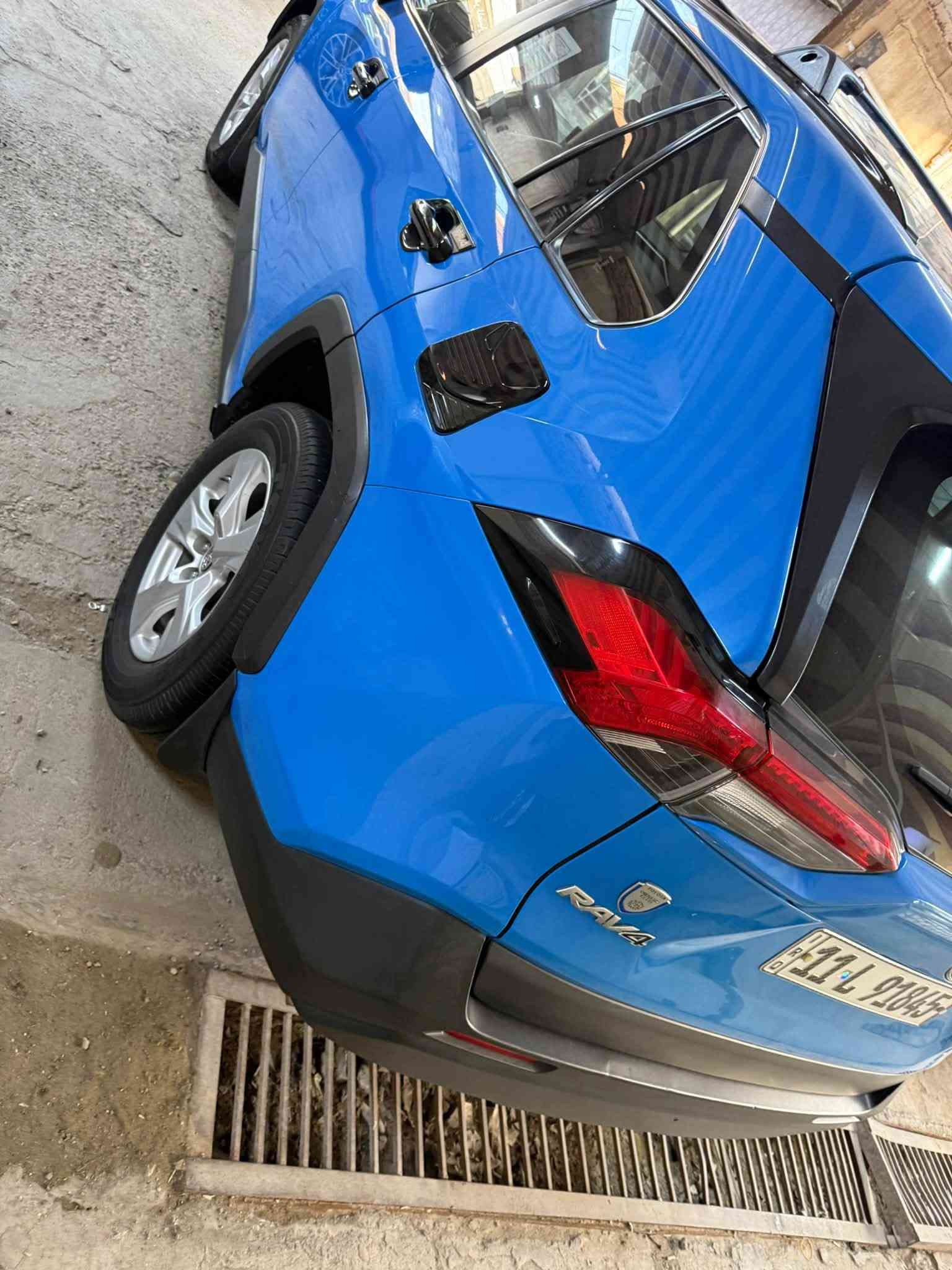 سلام عليكم تويوتا رف فور  موديل 2019 امريكي فول فول موصفات عل وضع الشركه لون مميز مكان السياره فلوجه حادثه جاملغ وبنيد بدون دواخل 165 وبيه مجال *********** -***********

