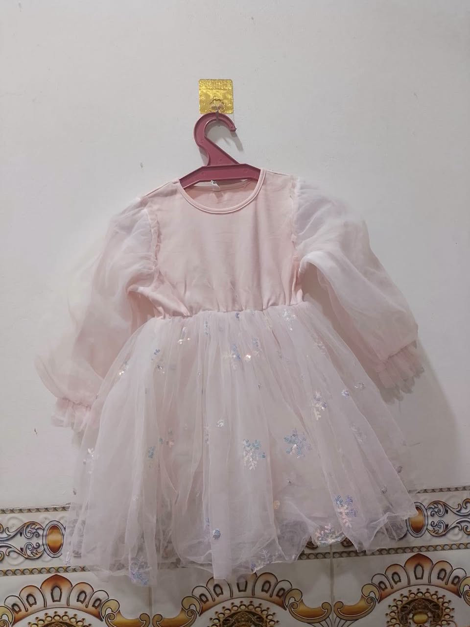 بدلات بنوتات  من عمر ٤سنوات لحد عمر ٦سنوات باله ماركه  اسعار مناسبه  سعر البدله ٦الاف عنوان ديوانيه ال بدير مقابيل مدرسه الفتح المبين اتصلو عالرقم لحد يراسلني الرقم بي واتساب وعدهم توصيل داخل ال بدير ***********
