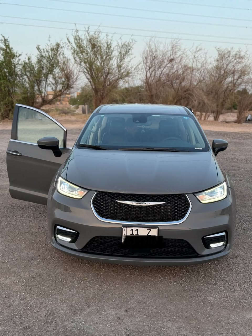 🚨 Chrysler Pacifica Touring L 2023 – هايبرد 3 أنظمة 🚨
🔹 المحرك: 3.6L V6

🔹 القير: أوتوماتيك 9 سرعات

🔹 الفئة: Touring L

🔹 اللون الخارجي: سمنتي

🔹 الداخلية: جلد أسود

🔹 الملكية: باسمي – بغداد

✨ المواصفات:

• مقاعد خلفية منفصلة VIP

• كنترول تبريد خلفي منفصل

• ميموري كرسي السائق

• إشارات بالمرايا

• رادار جانبي + نقطة عمياء

• تحديد مسار

• سستم صوت متكامل

• شاشة Uconnect قياس 10.1 إنچ

• Apple CarPlay + Android Auto

• دخول وتشغيل ذكي

• تشغيل عن بُعد

• أبواب جانبية كهربائية

• برادات بالأبواب الخلفية

• باب خلفي كهربائي

• كاميرا خلفية

• مثبت سرعة

• مرايات كهربائية

• مقاعد جلد كهربائية

• إضاءة خلفية LED كاملة

🛠️ الأضرار:

🔸 ضرر ببيبان الجهة اليمنى عدد 2

🔸 البيبان مبدلات بدون صبغ

🔸 فقط يوجد قليل صبغ بالعتبة جهة اليمين

📸 الأضرار موضحة بالصور

💰 السعر: 260
سياره ماشيه 68 الف 

📍 النجف

📞 ***********
