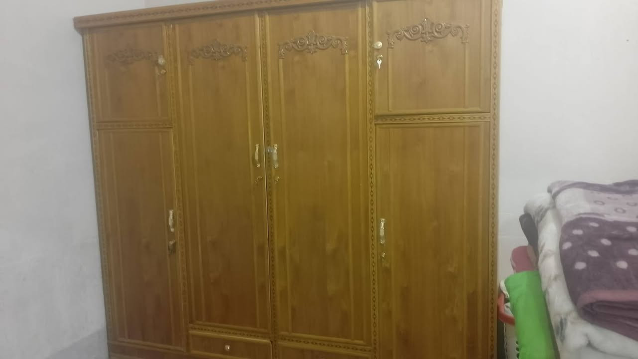 السلام عليكم عندي البيع***********
