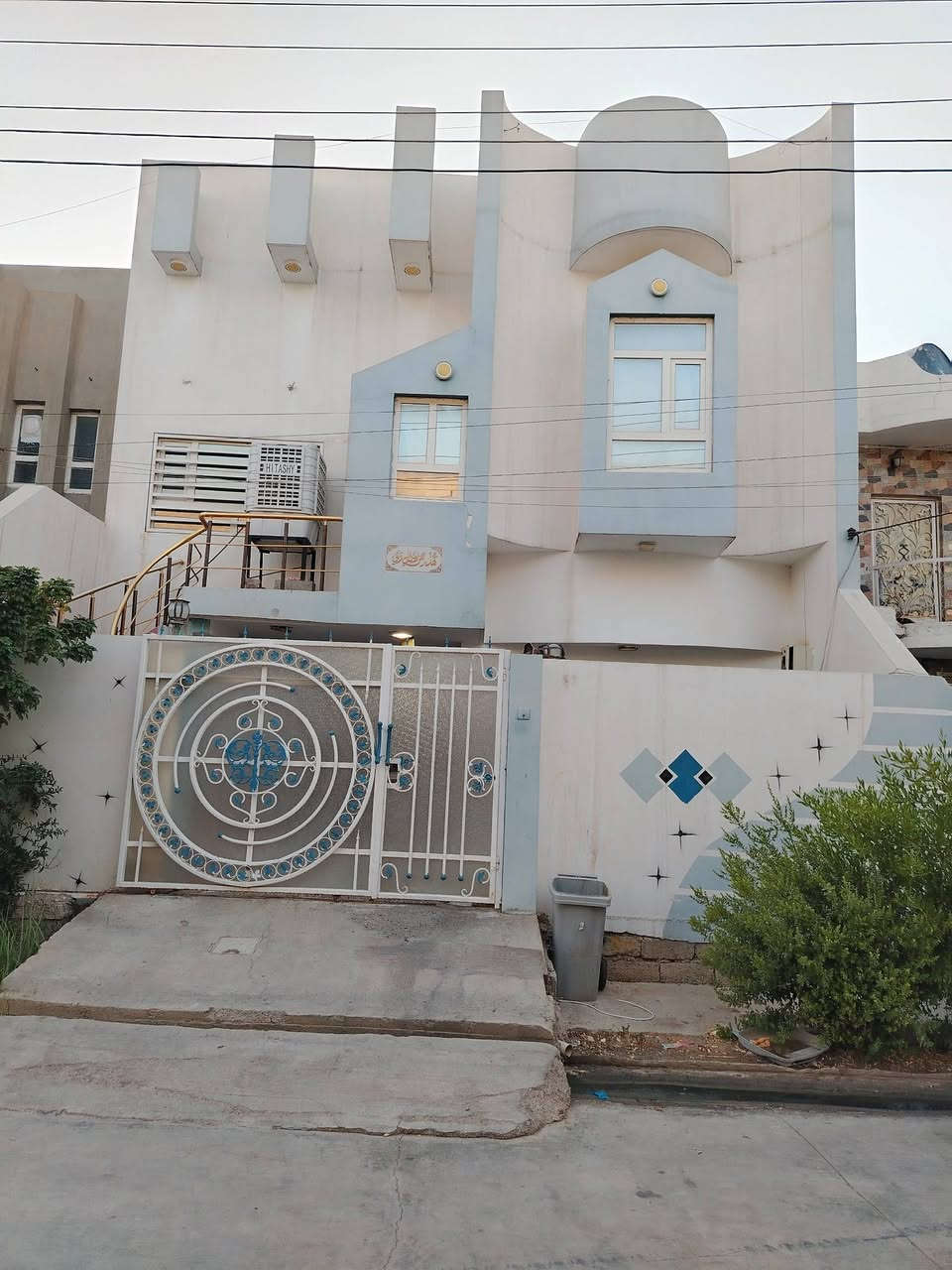 🏡✅ دار للبيع طابو
◀️ مساحه 120متر واجهه 8م
◀️ سعر مناسب 125مع مجال للمعاملة
◀️ عنوان مميز فرع هادى كركوك حي النصر
◀️ للتواصل
***********✅ 
***********✅ 
*********** ✅
