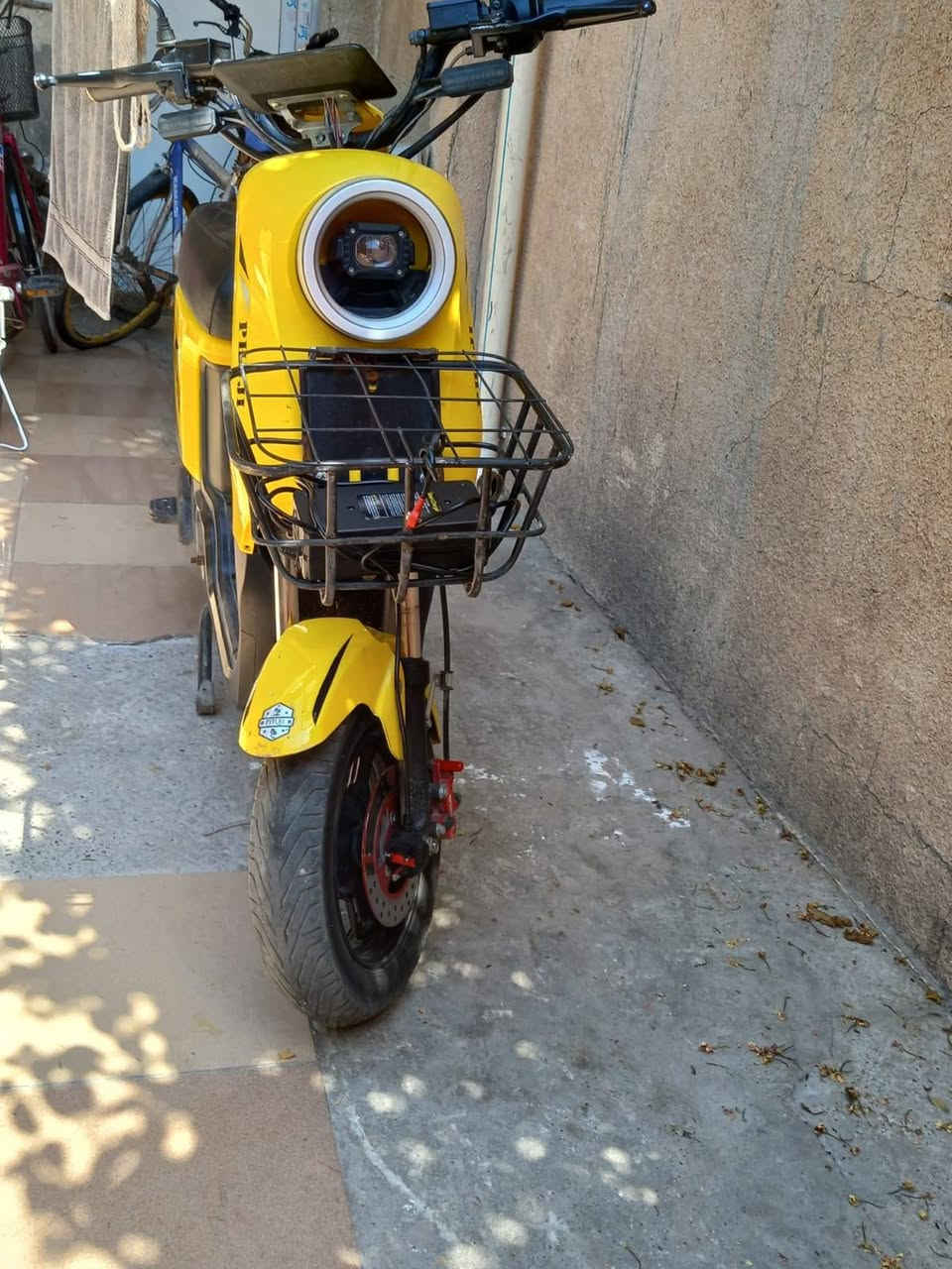 دراجة R9نظيفة جدا بطاريات نوع (ونلي) قبل اسبوع مشتريه السعر ٤٧٥ الف للاستفسار الاتصال على الرقم ***********
