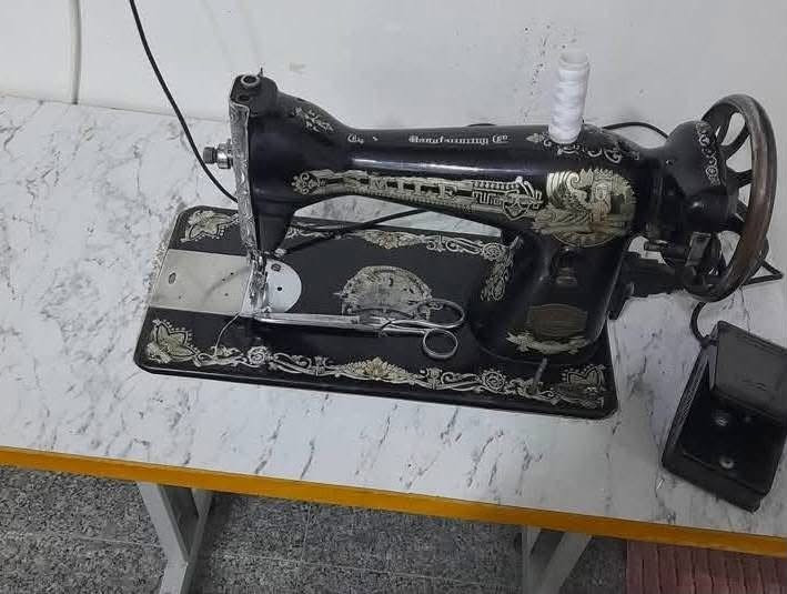 مكينه للبيع مع الميز 75الف
‭***********‬
