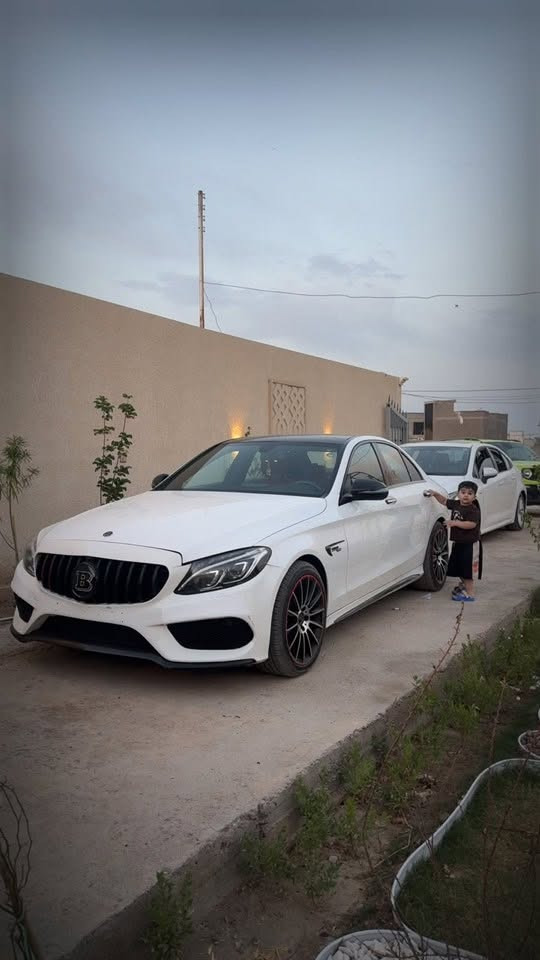 الموديل 2017 AMG نضيفه جداً
كلين تايتل فقط  صبغ شبر بل جاملغ الايسر 
السعر 198$
فول مواصفات 1/1 سبشل اوردر من امريكا 
ماشية 64الف
بانوراما 
دبل ماوس 
شاشه كبيره اوردر من الشركه C63
كامره خلفيه دواره 
كشنات كهرباء خزن ميموري
كشنات تدفئه 
علامات ترحيب أبواب 
رادار امامي 
نقطه عمياء 
بصمة تشغيل 
لايتات زينون ديناميك
وياله AMGبلاديه اصليه 
استيرن تدفئه كهرباء 
صعود ونزل للستيرن تلقائي عند تشغل سياره 
نظام Auto hold 
مري قلاب عند رجوع
أبواب ترحيب
بصمه 
مري شفط 
مري كهربائي  
بعد بيها هواي مواصفات 
السيارة عليها كت برابوس مرتب بدون صبغ ولا اي شي

مسويلها ادامه كامله للسياره و صدر كامل جديد و دهن وفلاتر كامله جديدة وباتري ونوزلات ودسكات امامي خلفي جدد وفيت بم وبوليش وحمام للداخل وتنضيف الغرفة الاحتراق كامله من كل النواحي

عنوان السيارة بغداد المنصور   
 ***********
