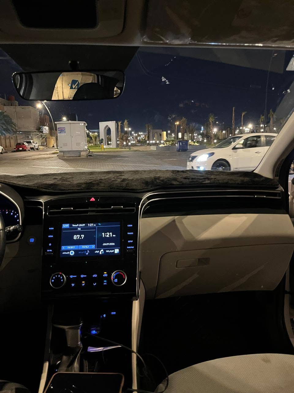 اللهم صلِ  على سيدنا محمد وعلى الِ محمد
🚗 للبيع 
Hyundai Tucson 2023
هيونداي توسان خليجي 2023
رقم بغداد وبأسمي
 🌍 المدينة – البصرة    
  🛣️  المسافة المقطوعة      - 60 الف كم  
--------------------------------------------
✅ المواصفات:  
هيونداي توسان خليجي 2023 🔥
فول مواصفات ما عدا القمارة حديد 🚗💪
نظيفة وعلى ايد وحده عدا بيها فقط  ٣ رصعات
سيارة اقصاد وبأسمي انه المالك والكفيل وستقطاع مباشر 
✨ المواصفات:
• الموديل: 2023
• الوارد: خليجي
• الممشى: فقط 60 الف كم ✅
• المحرك: 2000 سي سي "دوش" اقتصادي وقوي
• نوع الكير: أوتوماتيك + عادي
✅ أنوار LED نهارية وخلفية
✅ كشافات ضباب أمامية وخلفيه
✅ نظام حفظ المسار وتحذير الخروج عن المسار
✅ حساسات أمامية وخلفية + كاميرا خلفية عالية الدقة
✅ مقود متعدد الوظائف مع تحكم صوتي وبلوتوث
✅ نظام مراقبة ضغط الإطارات TPMS
✅ نظام مانع الانزلاق + ABS + EBD + نظام الثبات الإلكتروني ESP
• كراسي مخمل مريحة
• شاحن وايرليس 📱
• شاشة كبيرة مع نظام نفيگيشـن 🔍
• برادات بجوانب الدشبول الخلفي ❄️
• كاميرا، سينسرات، نظام توفير وقود
• داخلية نظيفة جداً
💰 السعر:195 $
 التواصل على ***********
