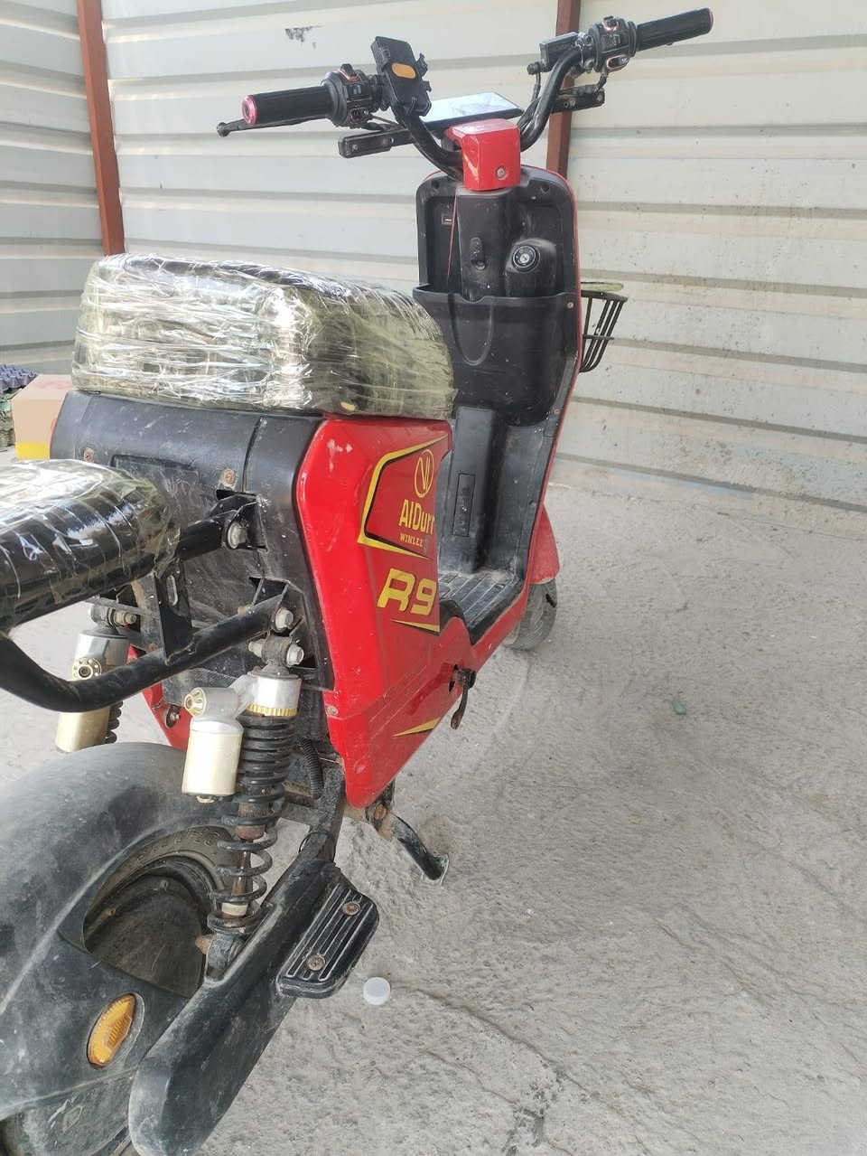 دراجع شحن r9 نضيفه يرادله بس غسل مامتعوبه ابي خصيب حمدان بطاريات جدد اتصل *********** 400سعر وبيه مجال
