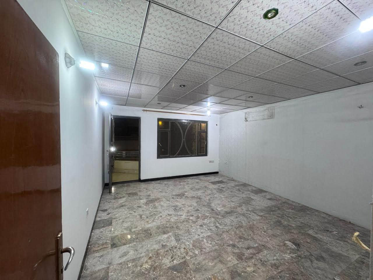 🏡 للإيجار | دار سكنية نظيفة في اليرموك – حي النفط
✨ فرصة مميزة للعوائل الباحثة عن الراحة والسكن الهادئ.

📍 الموقع: اليرموك – حي النفط
📐 المساحة: 100 م²
🛏️ التفاصيل:
• غرفتا نوم
• صالة
• مطبخ
• حمّام

💰 بدل الإيجار: 1,300,000 دينار عراقي شهرياً

🔹 الإيجار للعوائل فقط

📞 للتواصل والاستفسار:
***********
