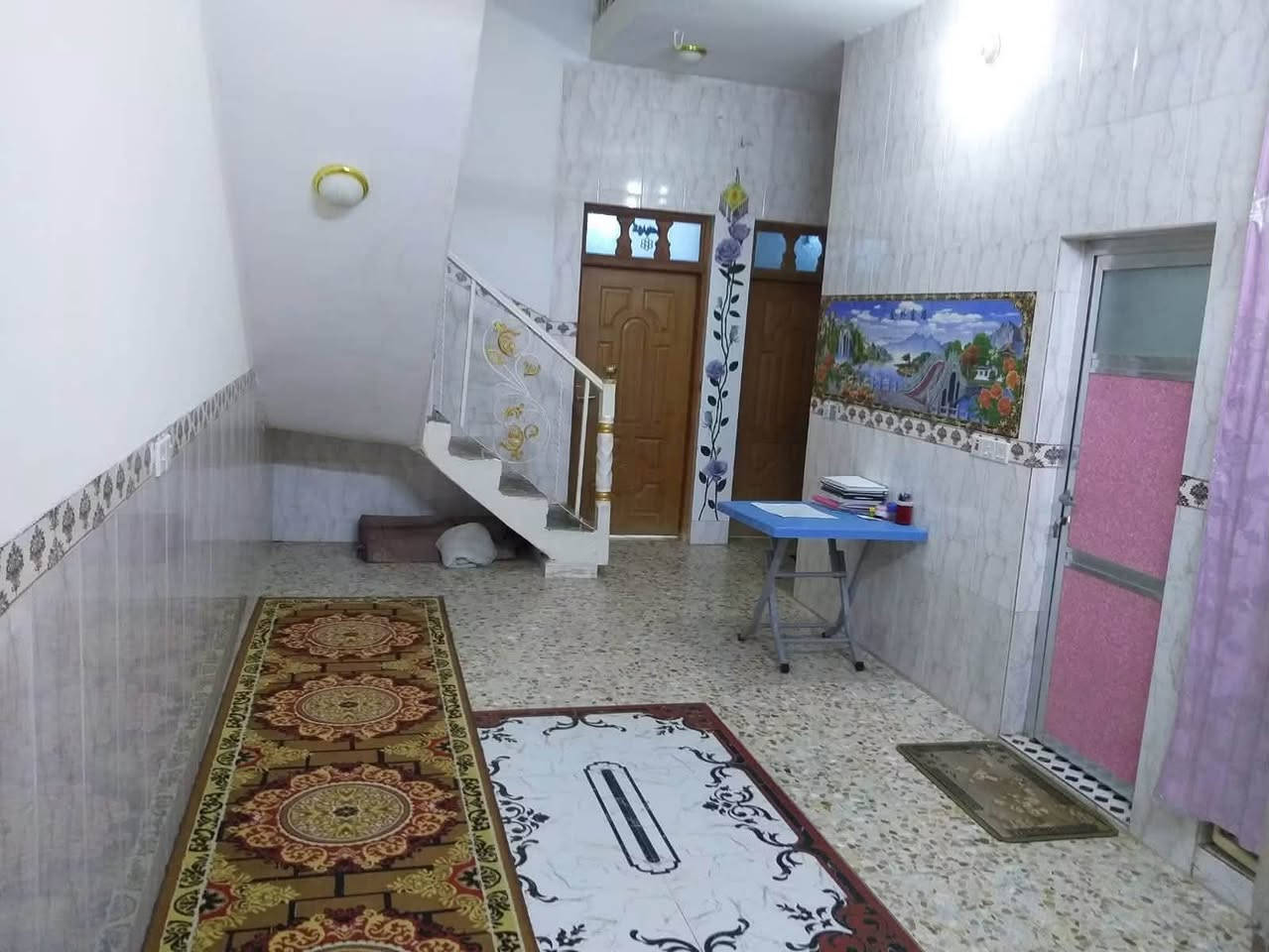🏠 للبيع بيت 105 متر – طابقين

📍 موقع مميز وقريب جداً من الشارع العام، شارع العلوة مقابل معرض القمر للسيراميك.

🔹 المساحة: 100 متر
🔹 الطابق الأول: جاهز للسكن، يحتوي على:
• استقبال
• صالة
• غرفة نوم
• منور
• صحيات داخلية وخارجية

🔹 الطابق الثاني: هيكل، يحتوي على:
• غرفتين
• صالة
• صحيات

📌 البيت مناسب للسكن والاستثمار، وموقعه ممتاز وقريب من الشارع العام.

📞 للاستفسار ومعرفة السعر والتفاصيل، يرجى التواصل على الرقم ***********
