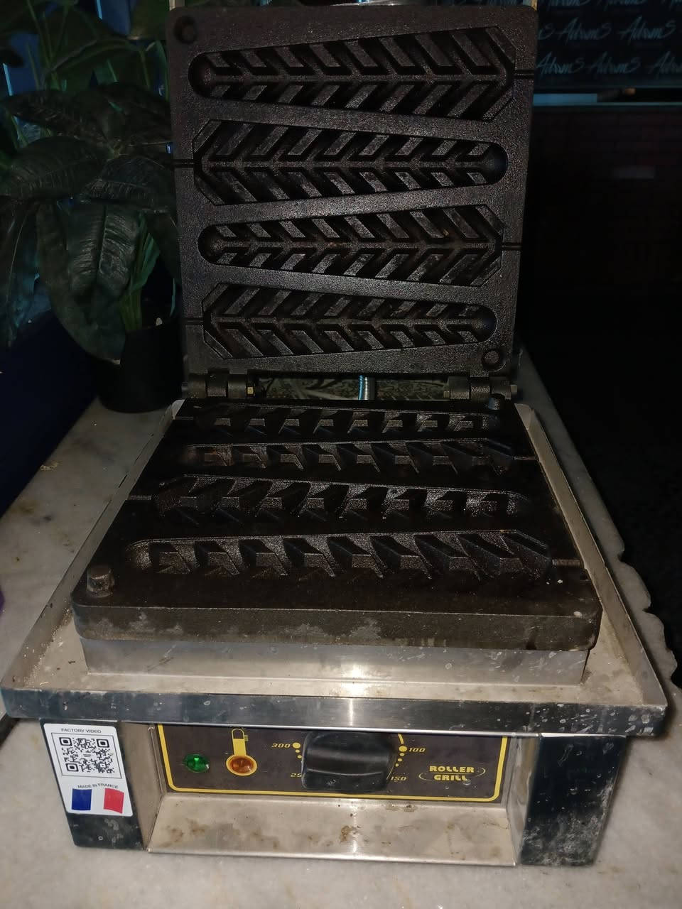 للبيع بسعر مناسب للتواصل واتساب ***********
