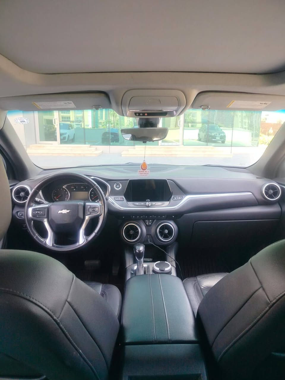 السلام عليكم 
شوفرليت بلايزر  2020 محرك V6//3600
ضرر جاملق السايق ونصف باب سائق صبغ 
وجاملق الورة السايق بارد فقط  وبيهة مكانات صغار ضربة حصوة وباب السكن بي رصعة بصيطة الباقي كفالة وسونار موجود بلمنشور 
مواصفات LT3 فول بنوراما كشنات جلد خمس بصمات جنطة كهرباء بصمة وتشغيل عن بعد خمس مودات قيادة سبورت ونورمال وفورويل //رقم اربيل انكليزي بسمي شرط التحويل مكان السيارة اربيل اي استفسار تواصل مع *********** أربيل, العراق

نص مكتوب في الصور:
- 2 / 12 BidCars