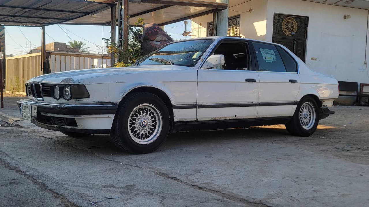 مراوس 
BMW 
موديل 1991
735i اصل
مكينه مفتوح 
كير مكينه كفاله
سياره بلاديه للاخير حتى صبغه بلادي 
بيه صخه بالجاملغ الخلفي ترجع بارد 
السياره تصبته تسوه كلشي 
مكان السياره كربلاء 
***********
