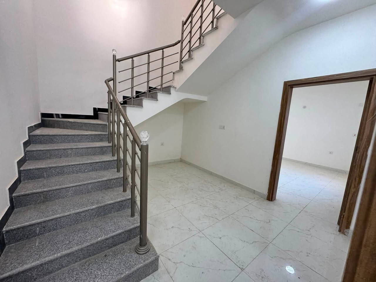 **🏡 مجمع الأميرات 2 السكني – دار للبيع**

📍 المرحلة السادسة  
🏠 بلوك 1 – دار 6 
📪موقع الدار خلف شارع 60 التجاري  
📐 المساحة: **300 متر**  
💰 الواصل: **58 مليون و750 ألف دينار عراقي**  
✅ يباع بتطلوعة

**📞 للاستفسار والتواصل:**  
زورونا في **شركة روعة دور السدير للاستثمار العقاري والمجمعات السكنية**  
📍 **حي النداء – شارع المجمعات الخدمي – مجمع الأميرات 1**  
📞 ***************
