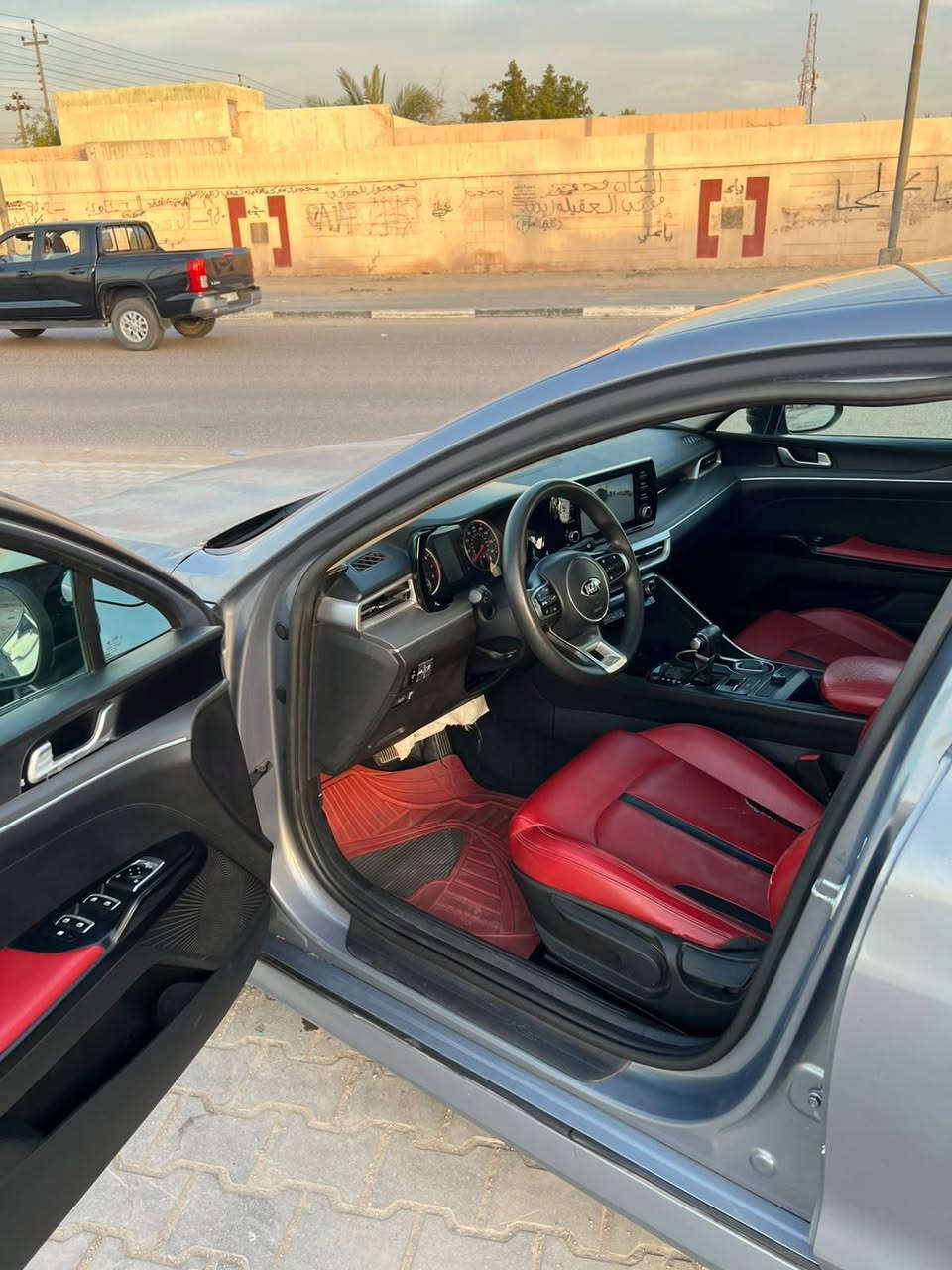 السلام عليكم
K5 وارد امريكي 
موديل 21 بصمه تشقيل عن بعد كامره خلفيه 
اربع تحكمات رياضي وسبورت مثبت سرعه 
قياده ذاتيه مانع نزلاق 
تحكمات ستيرن 
مكينه 1600 تيربو 
رقم بغداد معوقين 
السعر 115 وبيهه مجال بسيط الجيتك  مكلف بلنشر خابر راعيهه وتدلل الهاتف: ***********
العنوان:
 البصره الأصمعي القديم
