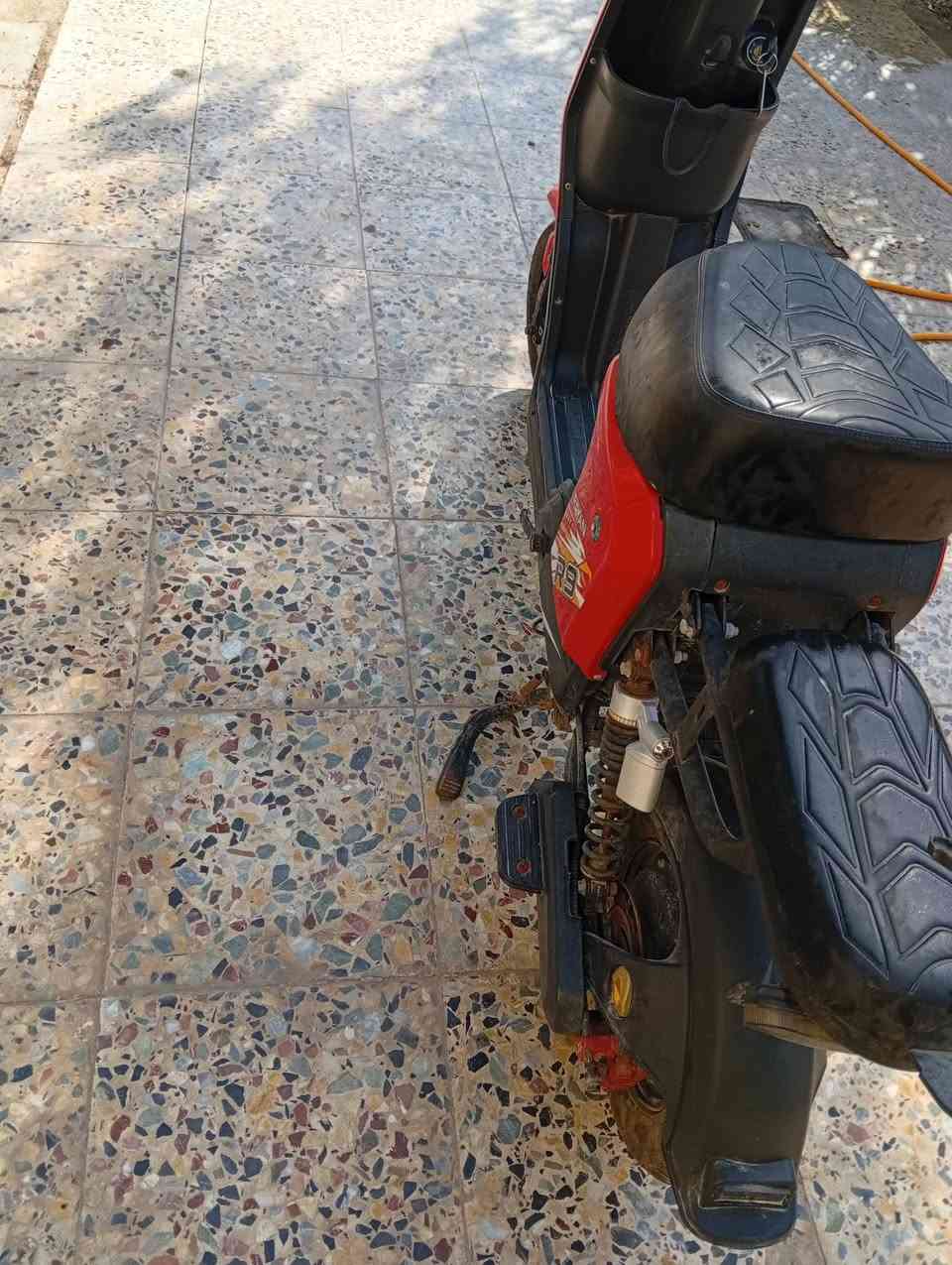 السلام عليكم دراجه R9 2026 عطله بس السكليتر مكطوع دراجه جديده ومامشي بيه هواي الله شاهد بطاريته الاصليه انكسرت وجبتله جديده حت القديمه موجوده سعره 350 وبيه مجال المكان الجزيره التواصل واتساب ***********
