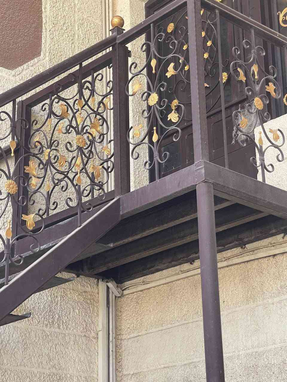 15 بايه  كامل مع الصحن وبوابة الصحن
درج بايات مريحة

مع باب خارجي متر في 180
المكان بغداد حي الجهاد

للاستفسار  الاتصال

***********
