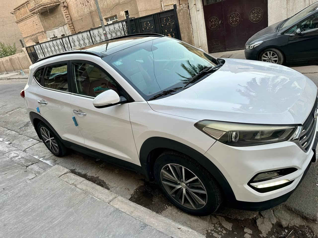 سلام عليكم هونداي توسان 2018 خليجي مكفول السياره برغي ممفتوح بيها رقم بغداد باسمي لون ابيض فول مواصفات جديده جدا
  بانوراما 
شاشه كار بلي ايباد
حساسات اماميه و خلفيه مري 
كشنات جلد 5 ويلكب 
ثلاث انظمه قيادة سبورت ايكو عادي
ويلكب حجم 19
محرك 2000 دوش
تحكمات ستيرن جهتين
توقف ذاتي
تبريد قطعتين امامي خلفي 
لد امامي نهاري ولد ليلي بلوجكتور زينون
سستم نيكلات بلادي
 
السعر 178 $ وبيها مجال بسيط

مكان السياره بغداد

***********
