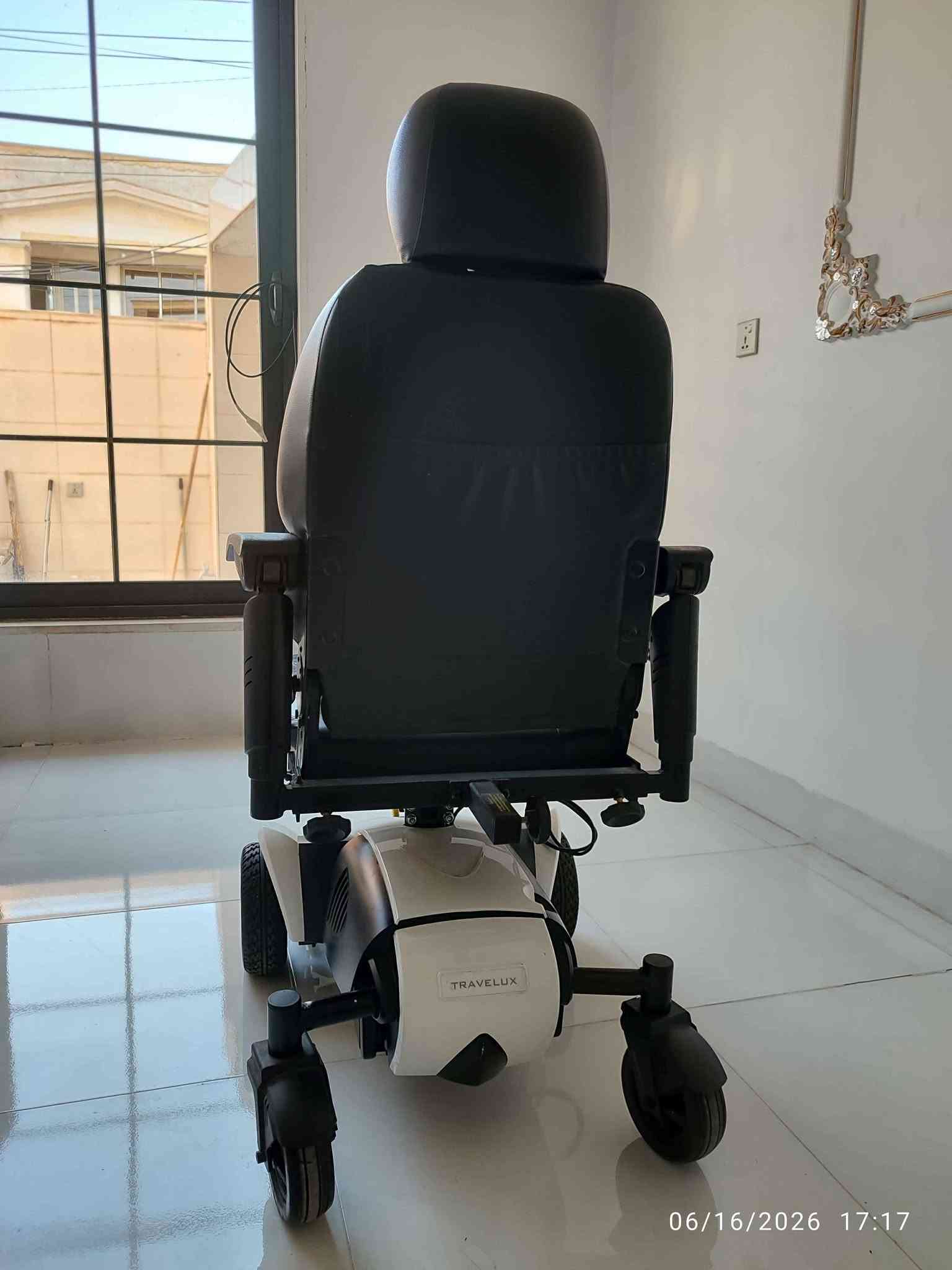 كرسي كهربائي يستعمل داخل البيت وخارج البيت ،مسافة السوق 12كم في الساعة.ويشحن الباتري كل 3 أيام .السعر (1,245000) د ع الرقم موبايل *********** أربيل, العراق

نص مكتوب في الصور:
- 06/16/2026 17:17
- 06/16/2026 17:18
- 06/13/2026 07:45