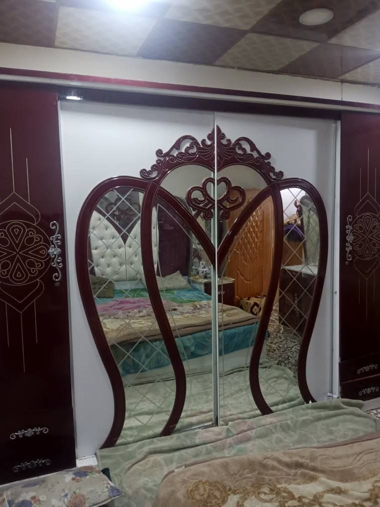 دار للبيع فقط مع غرفة اخشاب كاملة واصلية الثقيل +ماطور ماء+كيزر+تانكي+مروحة صقفية+مفرغة بيت خير من الله مساحتة الكلية 175 واجهية 13 متر مبني منة بس 60 والباقي مساحة غرفة نوم وصالة ومطبخ وتخاريج وكافة الخدمات انترنت حكومي مدارس  أهلية وحكومية وسوك على شارع العام تتمشالة البيت مرقم وشمول بل تطويب مكانة النجف الاشرف الكوفي شارع المطار القديم خلف اسواق الامير سعرة 17 وبي مجال وات ساب ‏‪***********‬‏ النجف, العراق
