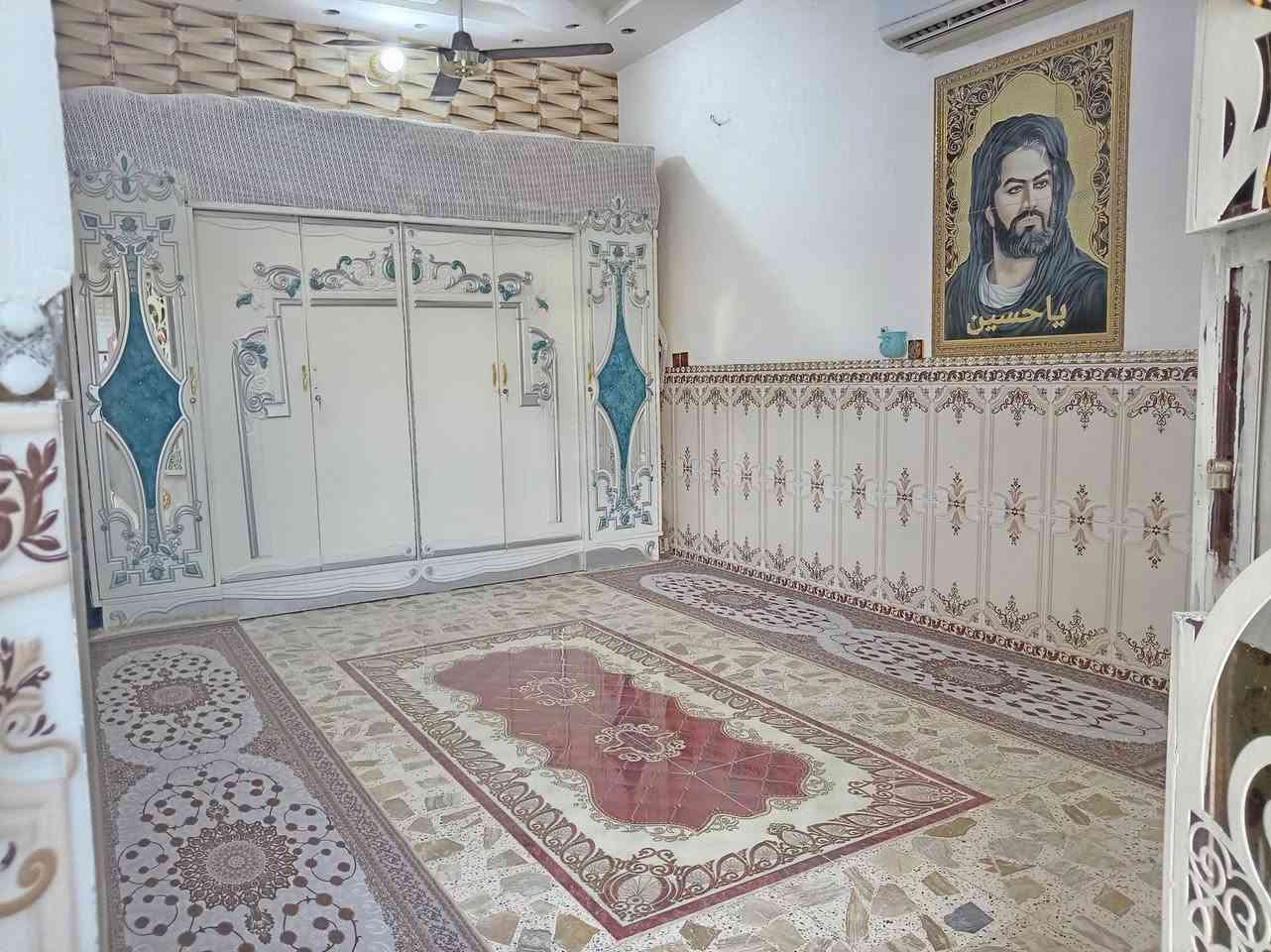 السلام عليكم بيت مساحة(( 150)) متر بغداد... المعامل... القرية الفلاحية..مقابل كوفي الزعيم خدمات كاملة مي اسالة وكهرباء خطين ومجاري وتبليط 
البيت كامل مكمل بناء حديث طابوك و صب كونكريت
البيت طابو زراعي سند 25 سعره ((   ٧٥  )) وبي مجال 
بسيط... للاستفسار الاتصال على الرقم(***********)
