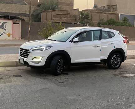 توسان خليجي 2020 للبيع. ✅

مكفولة كفالة عامة من الصبغ  والبارد ✅

رقم كربلاء مشروع وطني باسمي ✅
 
مكان السيارة كربلاء 

ماشية 65 سيارة نضيفة وجديدة 

المواصفات  
- خمس عدسات دوارة 
-سايد بريك بالرجل ( كوري )  
-بصمة ابواب 
-مري شفط 
-اشاير لكزز 
-اشارة ترحيب 
-كشنات كهرباء ٢ 
-كشنات جلد 
- 3 انضمة قيادة
-اشاير بالمري 
-كشافات زنون
-كاميرا امامية 

صارت بيهة طخة صغيره كلش بلباب وشخط يعني تعتبر رصعة ومامسويهة وبيهة كم ملاحضة بسيطة 

السعر 185 قفل 
ملاحضة اني جناي البياع شره ليجي مابيع 

للتواصل *********** كربلاء, العراق
