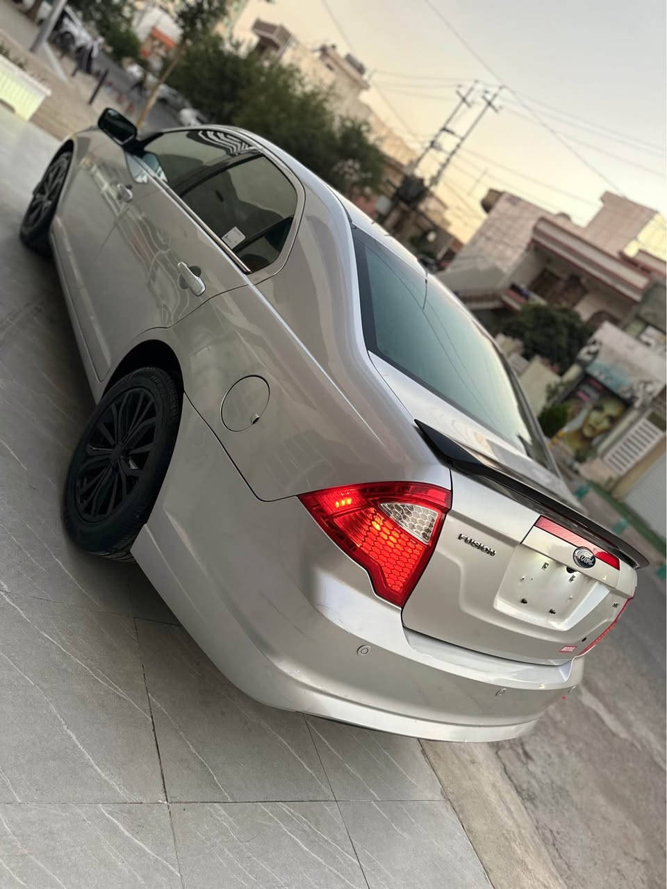 Ford fusion SE 
مـۆدێـل 2011 - مــواســەفـات SE - حاسە و کامێرا - 
یـەک پـەڵـەی بـچــووک بـۆیاخـی هـەیـە  - ٢ سویچ 
سەنەوی و ڕەقەم هەتا ٢٠٢٩ تــازەیــە - تایەی تازەیە  - مەجموعەی سوکان بیلادی - بلوتوز - سیستمی Microsoft  گــێڕ و مـەکـینە و کـارەبایی و تەحویل و غەرامە بە شەرت 
لە سلێمانیم 
*********** السليمانية, العراق
