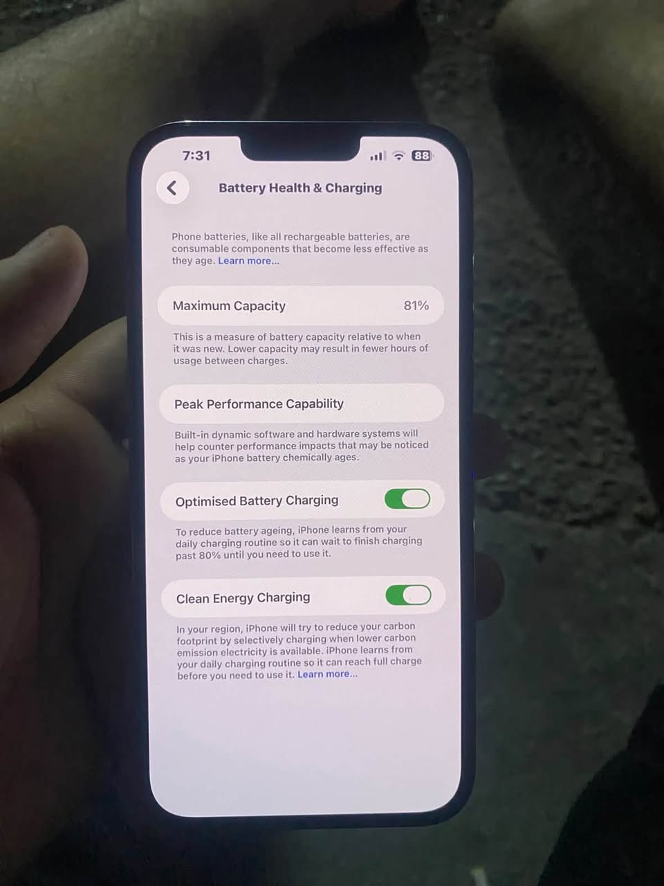 سلا م عليكم ايفون 13promxs وتر بروڤ كلشي موضح بل صوره بطاريته 81%وذاكرته256 للبيع او مراوس  خاص مفتوح واتساب مفتوح ***********

نص مكتوب في الصور:
- 7:31 88 About Name عبدالله iOS Version 26.6.2 Model Name iPhone 13 Pro Max Model Number NLF63LL/A Serial Number CQYRV60NM7 Coverage Expired Songs 0 Videos 1,285 Photos 995 Applications 54 Capacity 256 GB Available 13.95 GB Wi-Fi Address 2C:76:00:37:06:F5