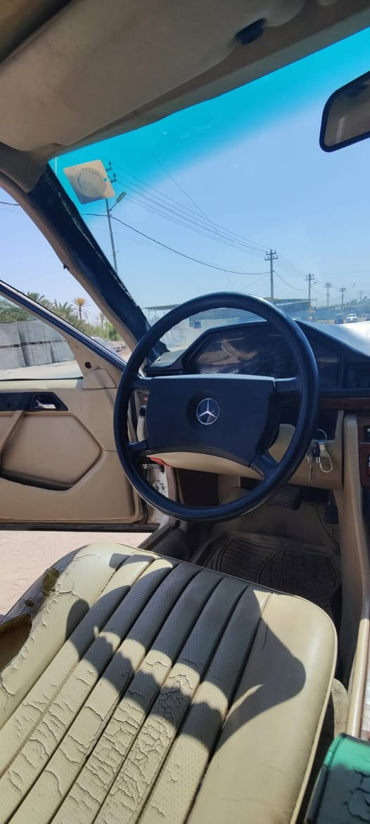 مارسدس دب مديل 85 
مكينه محور 2500 
كير ومكينه كفاله 👍
كلشي شغال بيها
تبريد عل السويج 
السنويه 29 
السعر 45 $ وبيها مجال 
مكان السياره 
بصره قضاء المدينه 
***********
