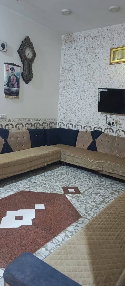� دار للبيع – الحي العسكري مقابل اعدادية المنار الاهلية شارع 15 
الموقع: مقابل اعدادية المنار الاهلية قريب ع الحولي  شارع 15وجهه ع حديقة 

📐 المساحة: 150 متر
🏠 الدار: طابق واحد – 
 الطابق الثاني قيد التشييد محتاج بس صب السقف 
━━━━━━━━━━━━━━━━━━
✨ تفاصيل الدار:
🛏️ غرفة نوم
🛋️ صالة + استقبال
🍳 مطبخ حار وبارد
🌿 بيتونة
━━━━━━━━━━━━━━━━━━
💰 السعر: 107 مليون
📩 السعر والتفاوض: مراسلة واتساب أو ماسنجر فقط
📞 للاستفسار:
***********
━━━━━━━━━━━━━━━━━━
📲 تابع الصفحة ليصلك كل جديد
ios_627
🏡 عندك عقار للبيع؟
راسلنا أو اتصل بنا لعرض عقارك

#دار_للبيع
#الحي_العسكري
#عقارات_القاسم
#مراسلة_الصفحة
