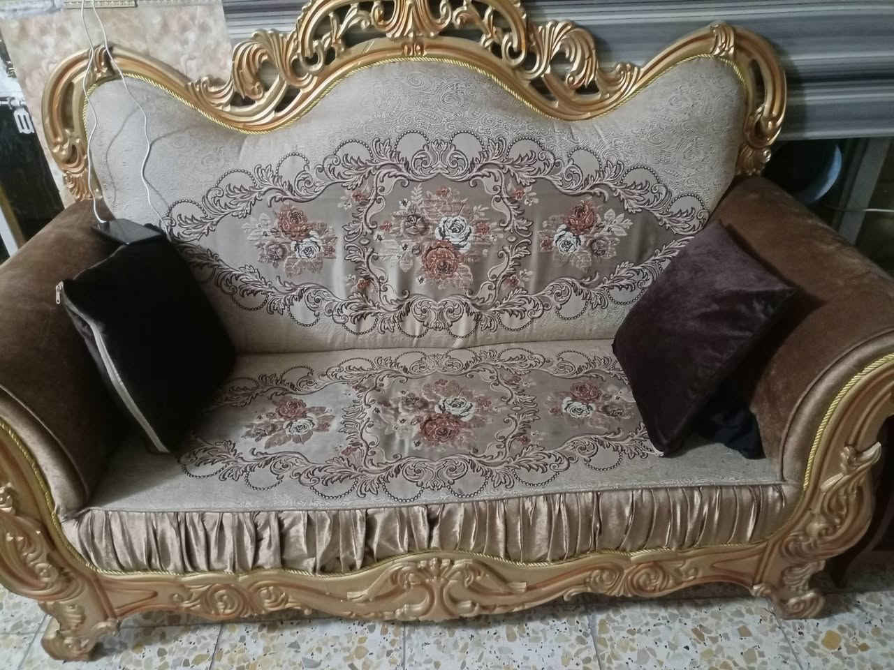 السلام عليكم 
تخم 20 مقعد/تخمين/ للبيع العنوان بغداد الزعفرانية شارع المعهد قرب مدرسة السياب رقم الهاتف ***********
