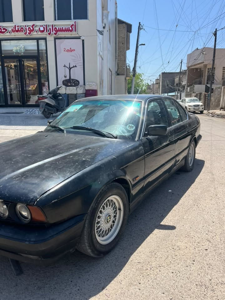 سلام عليكم bmw٥٢٥ مسكر كير عادي
رقم بغداد بسمي مكانها بغداد الحريه 
سعر 42 وبيها مجال حك الجيه واتساب ***********
