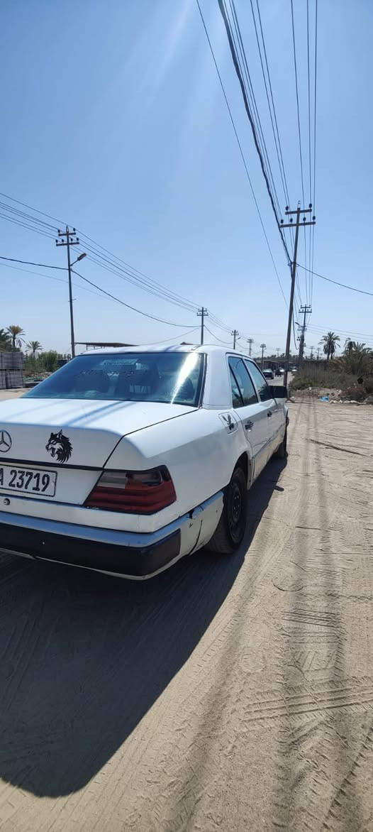 مارسدس دب مديل 85 
مكينه محور 2500 
كير ومكينه كفاله 👍
كلشي شغال بيها
تبريد عل السويج 
السنويه 29 
السعر 45 $ وبيها مجال 
مكان السياره 
بصره قضاء المدينه 
***********
