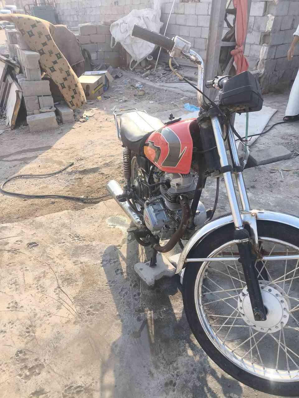 للبيع سعر 250 وبيها مجال قليل  ادوات ادوات ادوات  محرك مجفت قبل سبوع كلشي اصلي جديد العنوان بصره تنومه.  ***********
