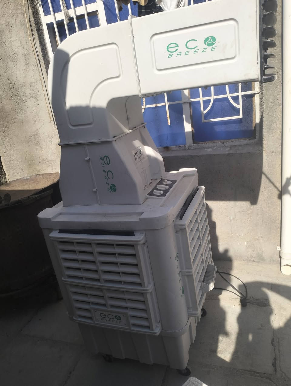 مجمده شرط الشغل والتجميد 200
مبرده نضيفه استعمال قليل 180

طباخ تفصال سل استيل ب100
بوكس ثلج 20 
الناصريه مركز ***********
