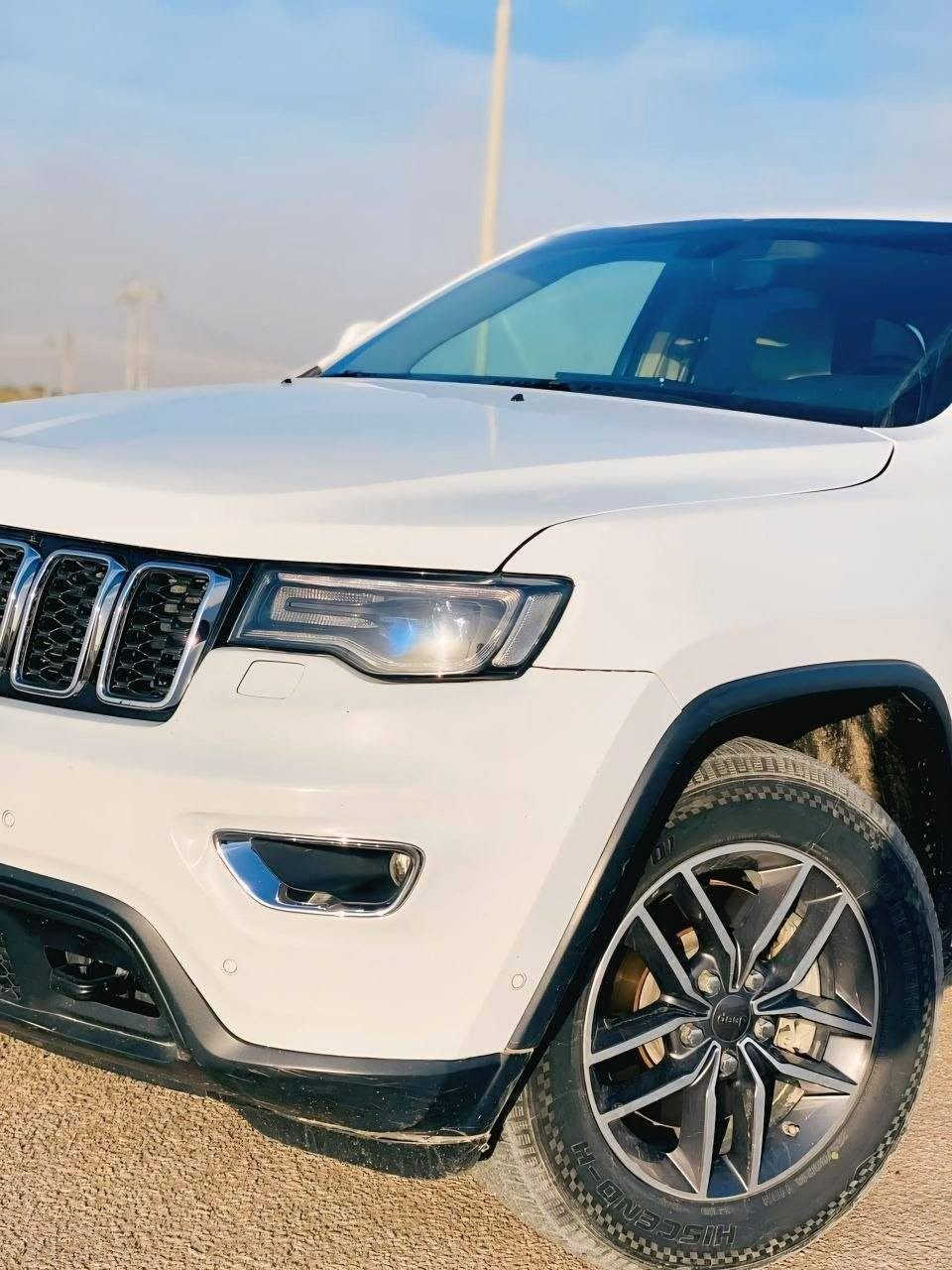 � للبيع  او المراوس– جيب جراند شيروكي Overland 2019خليجي
📍 الموقع: النجف
📞 للاستفسار: ***********

✅ ماشية 120ألف كم
✅ خليجي
✅ السيارة بحالة ممتازة 
✅ البصمة الثانية غير مستخدمة
✅ سبير الشركة منزّل
✅ رقم بغداد باسمي

المواصفات:
*فتحه 
* محرك 6 سلندر
* دفع رباعي 4×4
* تشغيل وبصمة
* جنوط 20 إنج
* إنارة LED وزينون
* رادارات جانبية
* مرايا بإشارات
* مقاعد جلد كهربائية مع ذاكرة
* تبريد وتدفئة للمقاعد الأمامية
* مقود كهربائي مع تدفئة وتحكم كامل
* 4 أنظمة قيادة (منها Sport وEco)
* نظام توقف ذاتي
* مانع انزلاق
* شاشة معلومات وأعطال
* حساسات وكاميرات ومواصفات Overland الكاملة

السيارة نظيفة جدًا وجاهزة للفحص بأي مكان،
