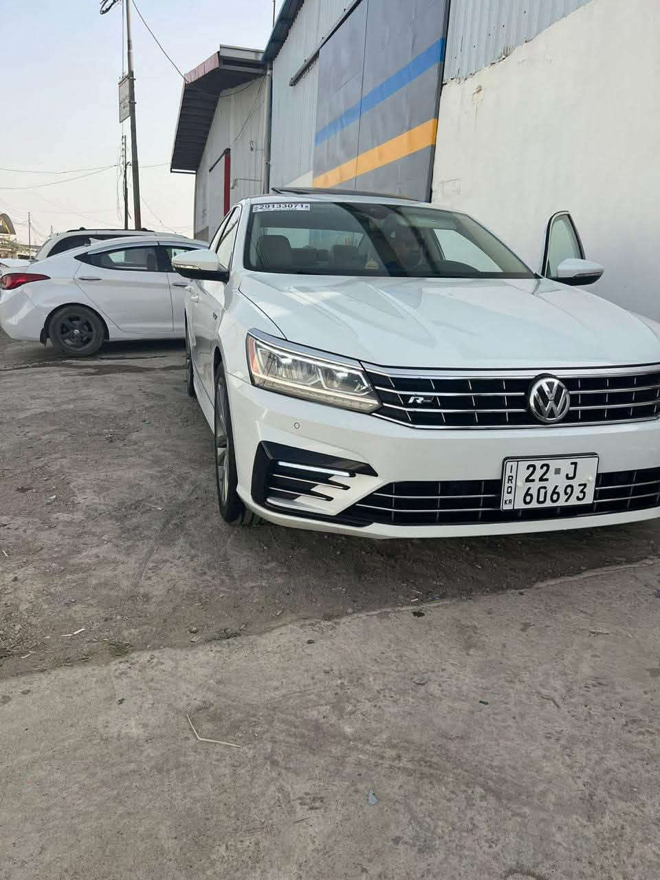 🚗 فولكس واجن باسات TSI-R-Line موديل 2019 (فول فول - نظيفة جداً ——- استيراد خاص 

📌 المواصفات والتفاصيل:

سيارة ماشي 97 ألف كم.

المحرك: 2000  توربو (قوة وأداء عالي).

الكفالة: كفالة عامة وشرط خالية تماماً من الصبغ الشخط تعديل البارد  ورصعات المكينة.

الرقم: أربيل (جاهزة - شرط تحويل -تاير- ودهن جديد ششرط ألف دينار ما تصرف عليها)

✨ الإضافات المميزة:

رياضي متكامل + لايت زنون أمامي + مواصفات TSI-R-Line معروف

حساسات أمامية وخلفية + تشغيل عن بعد

+كشنات تدفئنة

نظام صوتي راقي + بصمات شركة عدد 2.

رادارات نظام فتل وتحديد مسار.

داخلية أنيقة بلون ملكي مميز مع لمسات كاربون فايبر أصلية.

السيارة على وضع الشركة بالكامل

💰 السعر: (210$ بي مجال ) 

📍 مكان السيارة: كركوك
دفتر بنزين - موجود بي

📞 للاتصال والاستفسار: *********** (يرحم والديك، إذا ما عجبك الإعلان أو السعر، صلي على النبي واترك كلمة طيبة، والخير لمن تصير من نصيبه)
